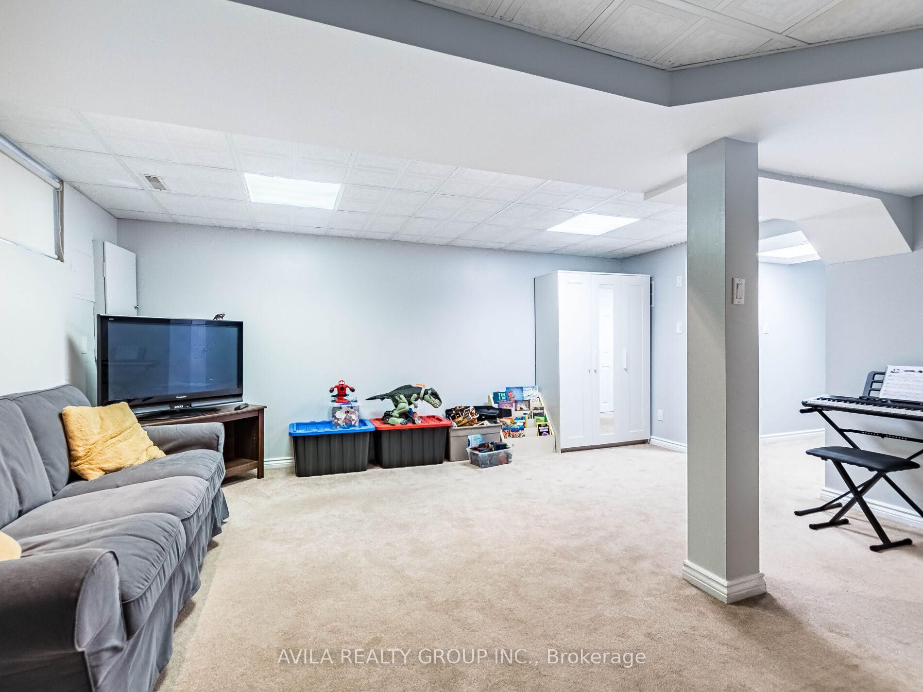 4 Bedrooms Condo at 750 Burnhamthorpe, Mississauga For sale