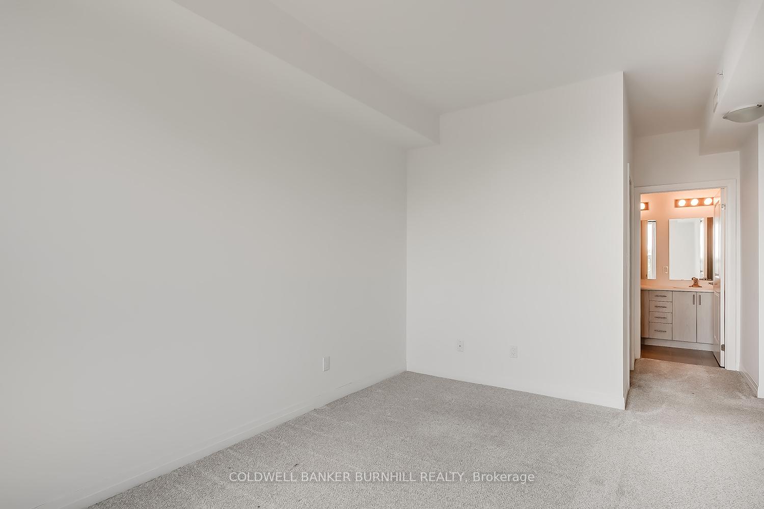 2 Bedrooms Condo at 5 Hamilton, Hamilton For sale