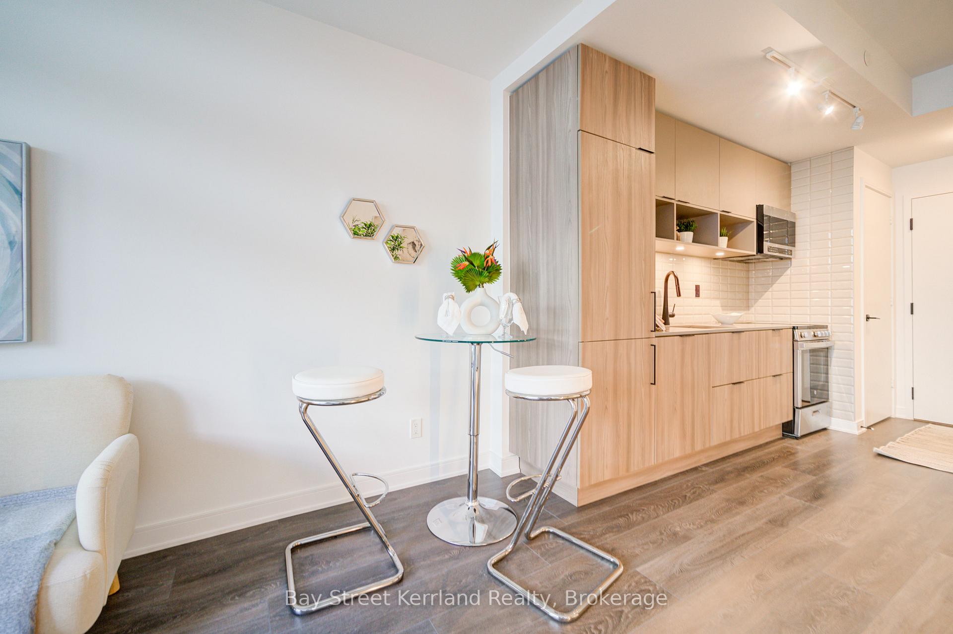 2 Bedrooms Condo at 35 Rolling Mills, Toronto For sale