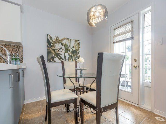 3 Bedrooms Condo at 601 Shoreline,  Mississauga For sale