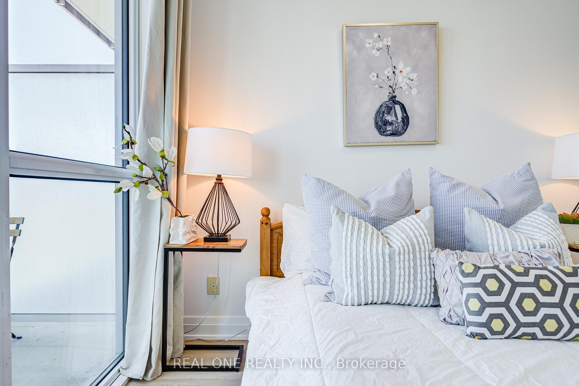 1 Bedroom Condo at 55 SPEERS, Oakville For sale