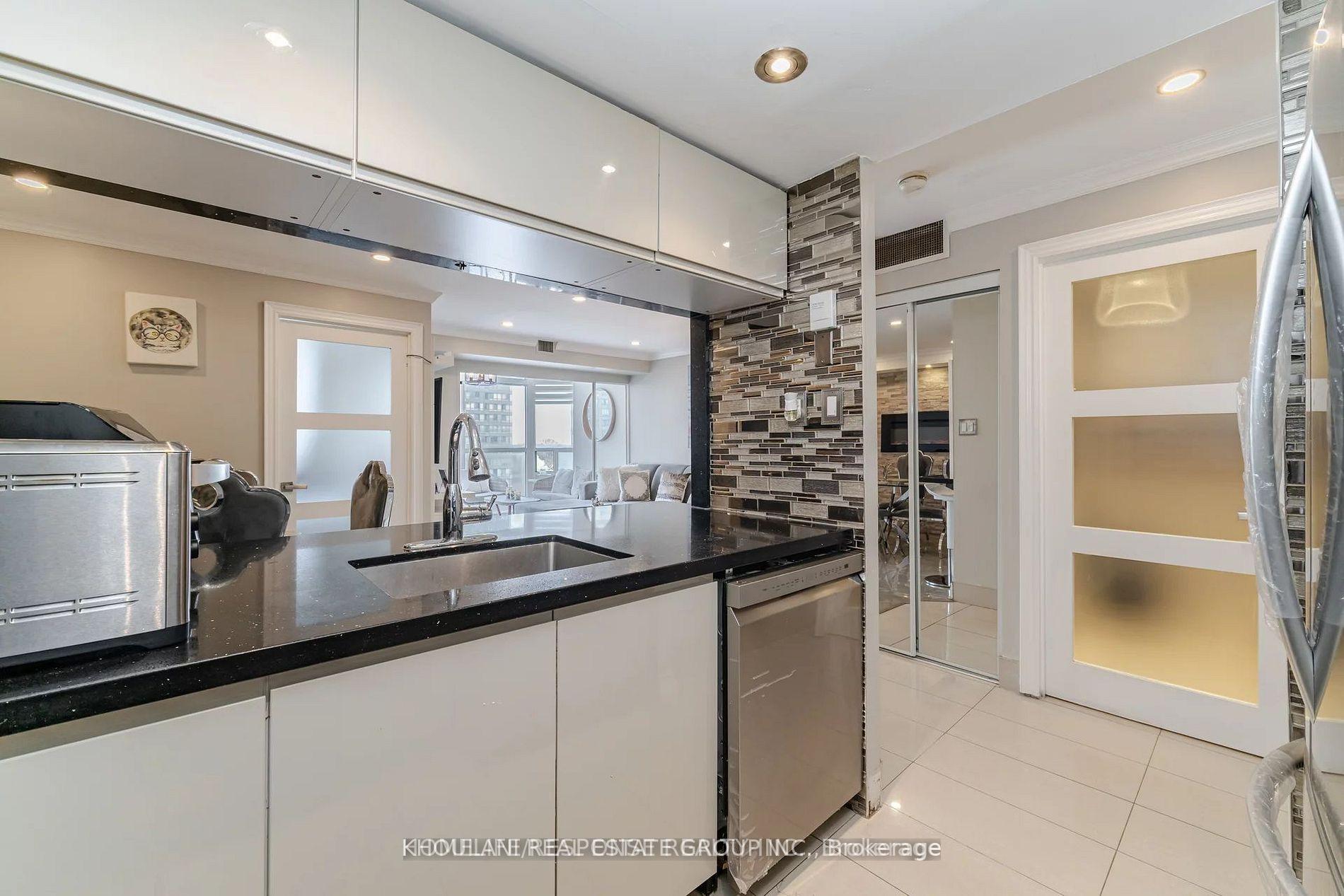 3 Bedrooms Condo at 265 ENFIELD, Mississauga For sale