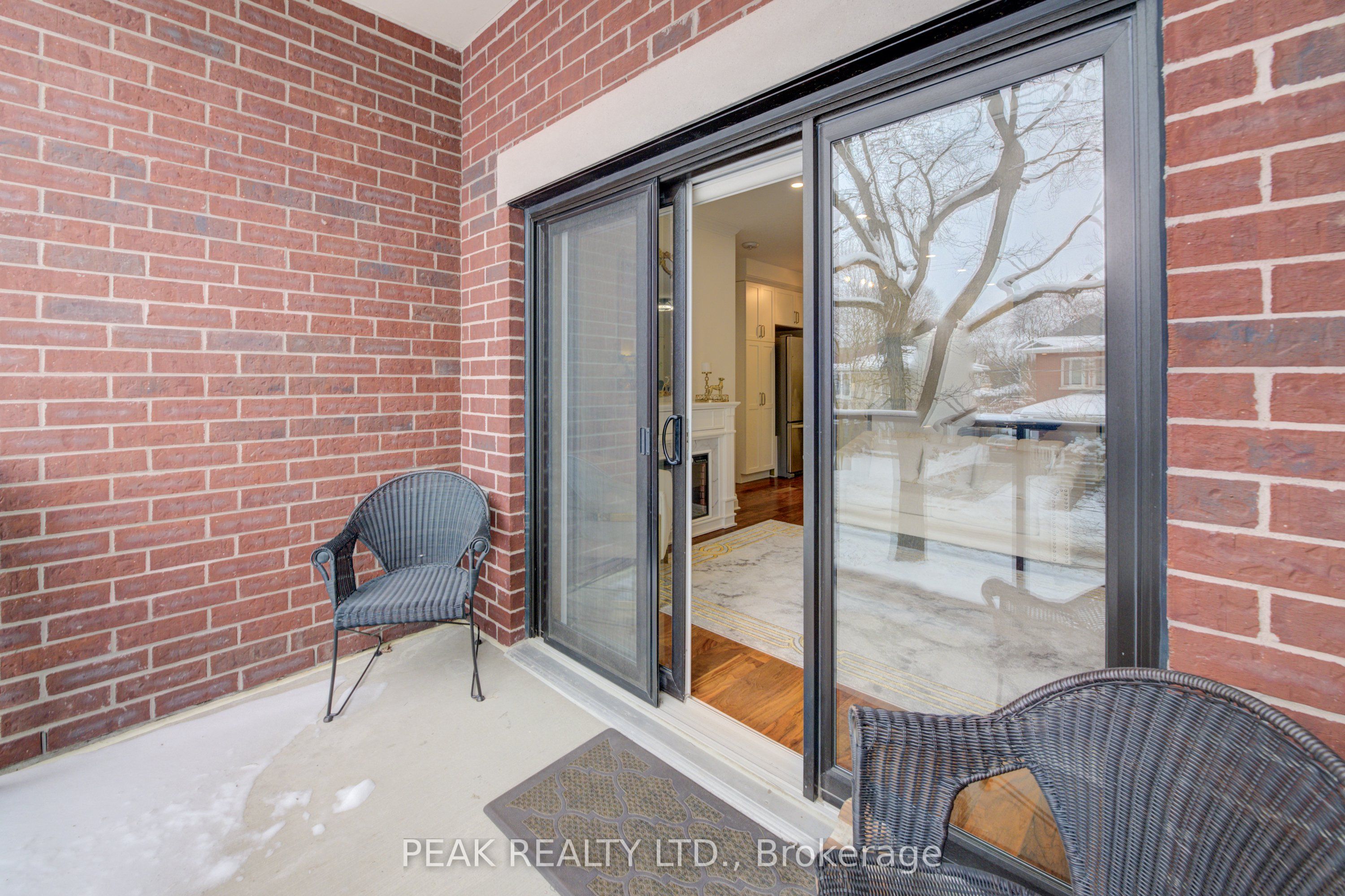255 John Street N, #213
