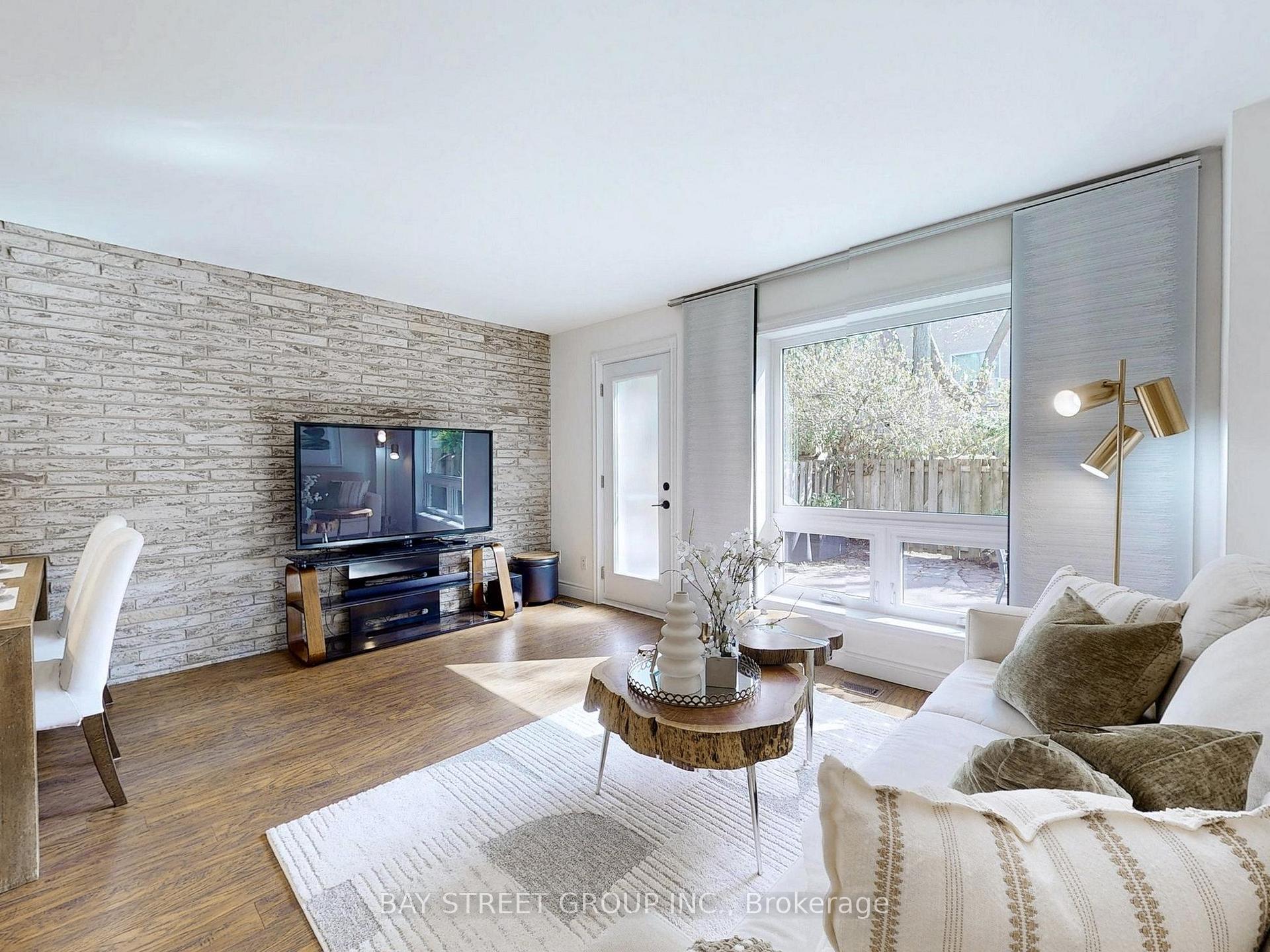 3 Bedrooms Condo at 89 Rameau, Toronto For sale