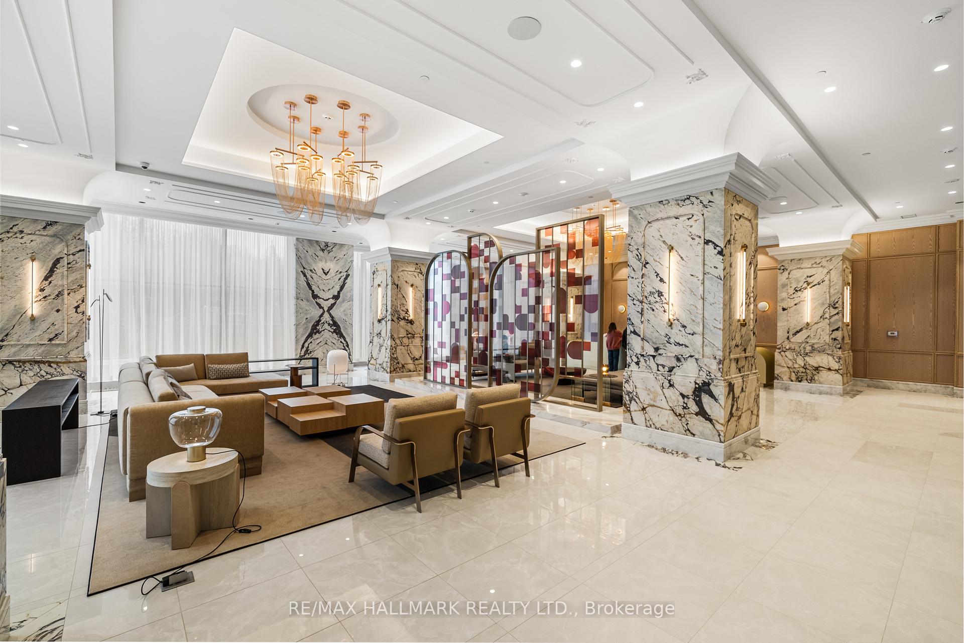 3 Bedrooms Condo at 10 Inn On The Park, Toronto For sale