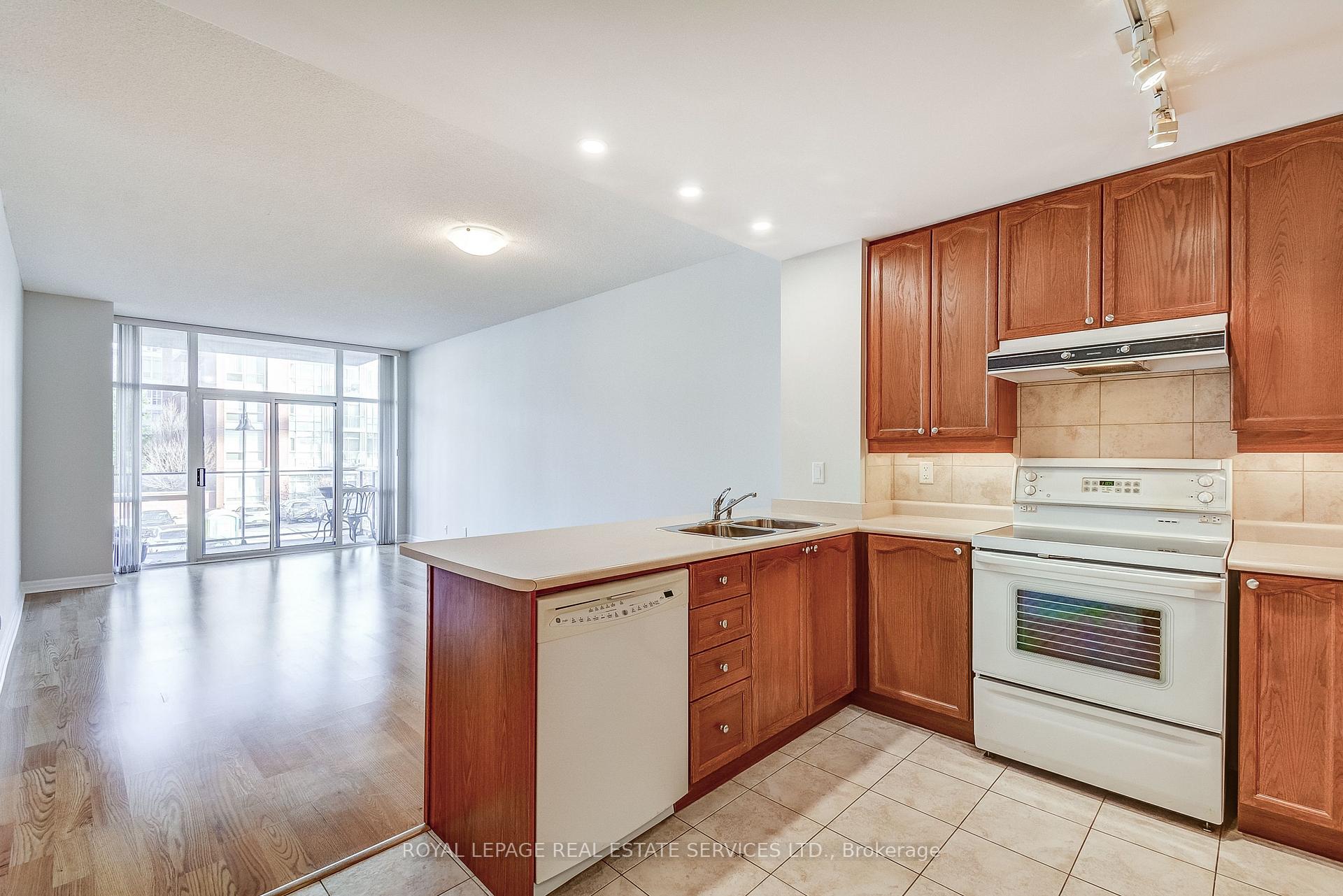 2 Bedrooms Condo at 70 Port, Mississauga For sale