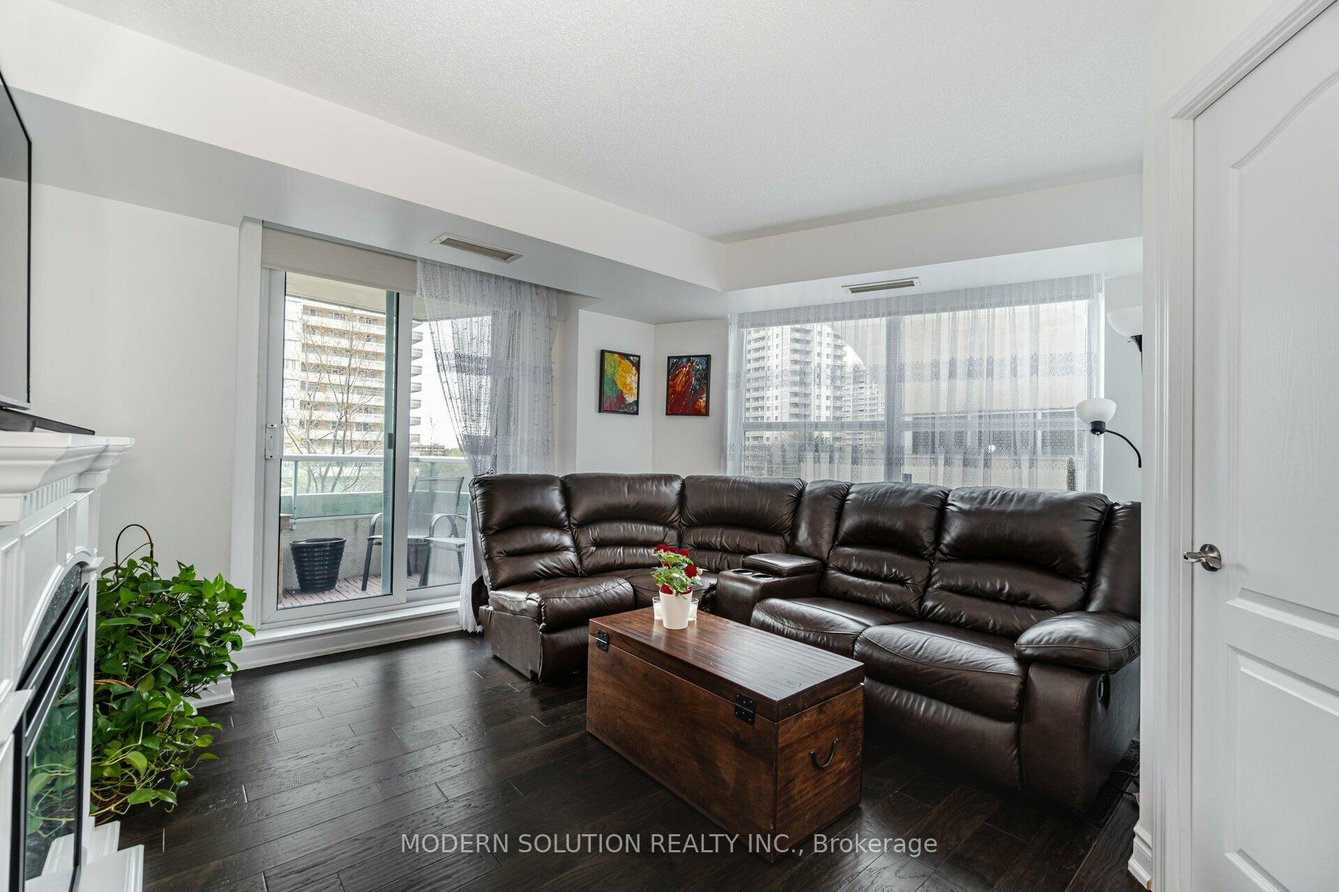 2 Bedrooms Condo at 1 Elm, Mississauga For sale