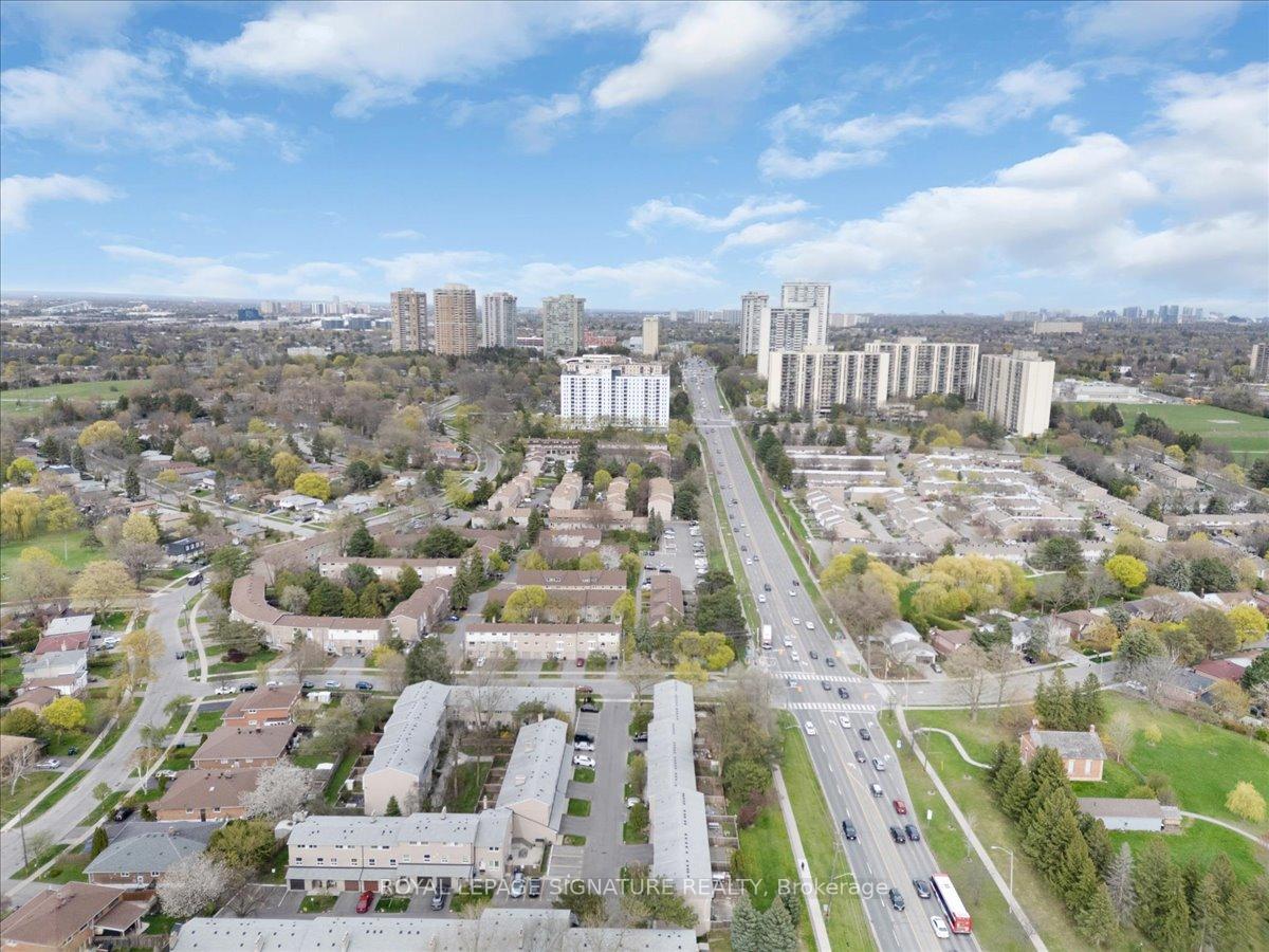 3 Bedrooms Condo at 2 Liszt,  Toronto For sale