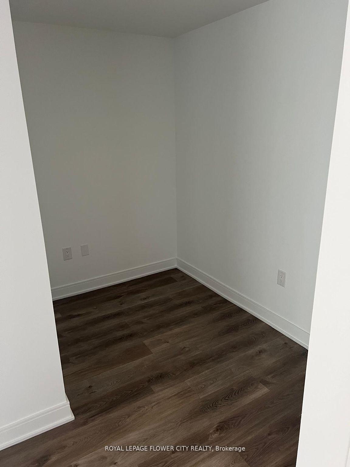 2 Bedrooms Condo at 86 DUNDAS, Mississauga For sale