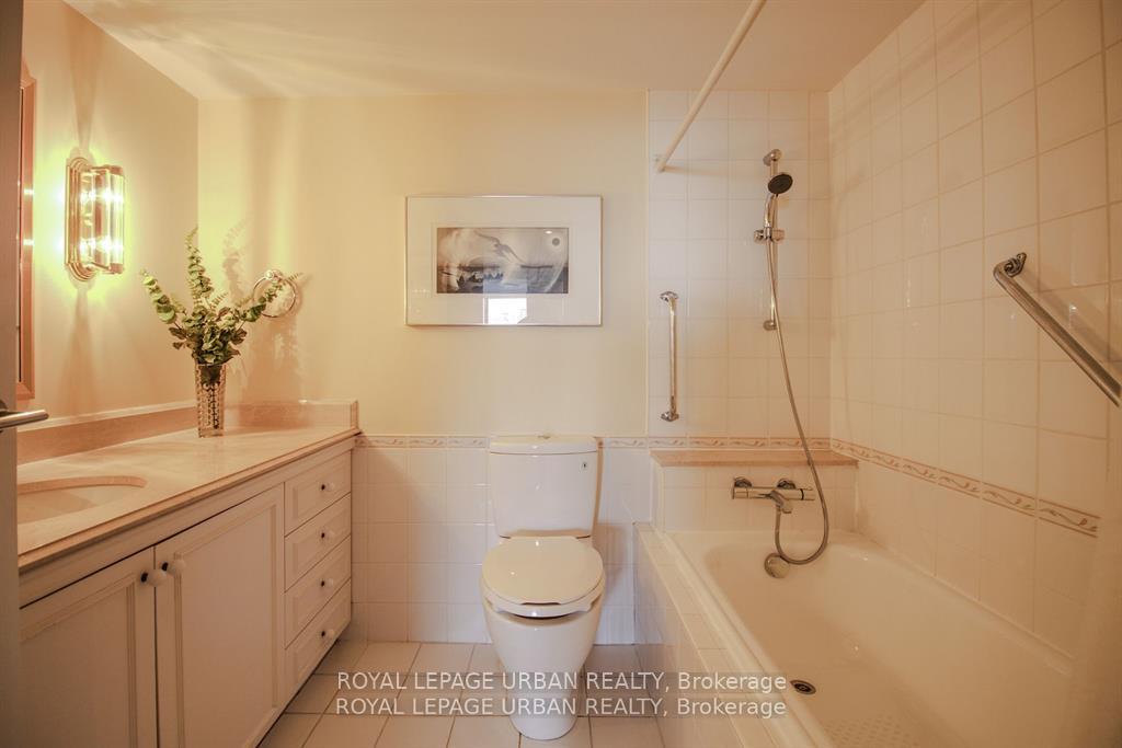 3 Bedrooms Co-op at 20 Avoca, Toronto For sale