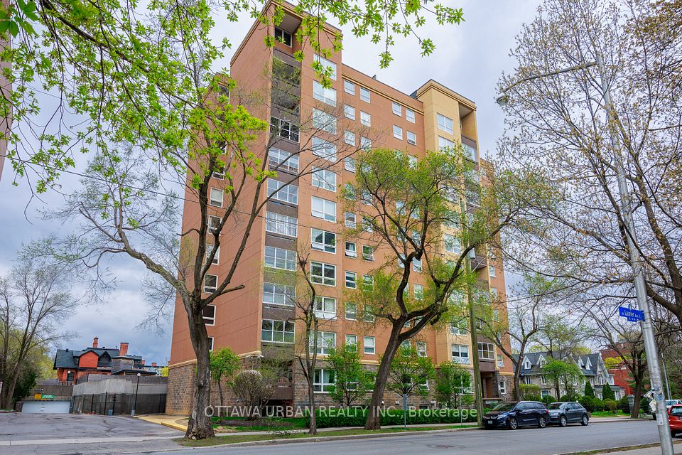 373 Laurier
