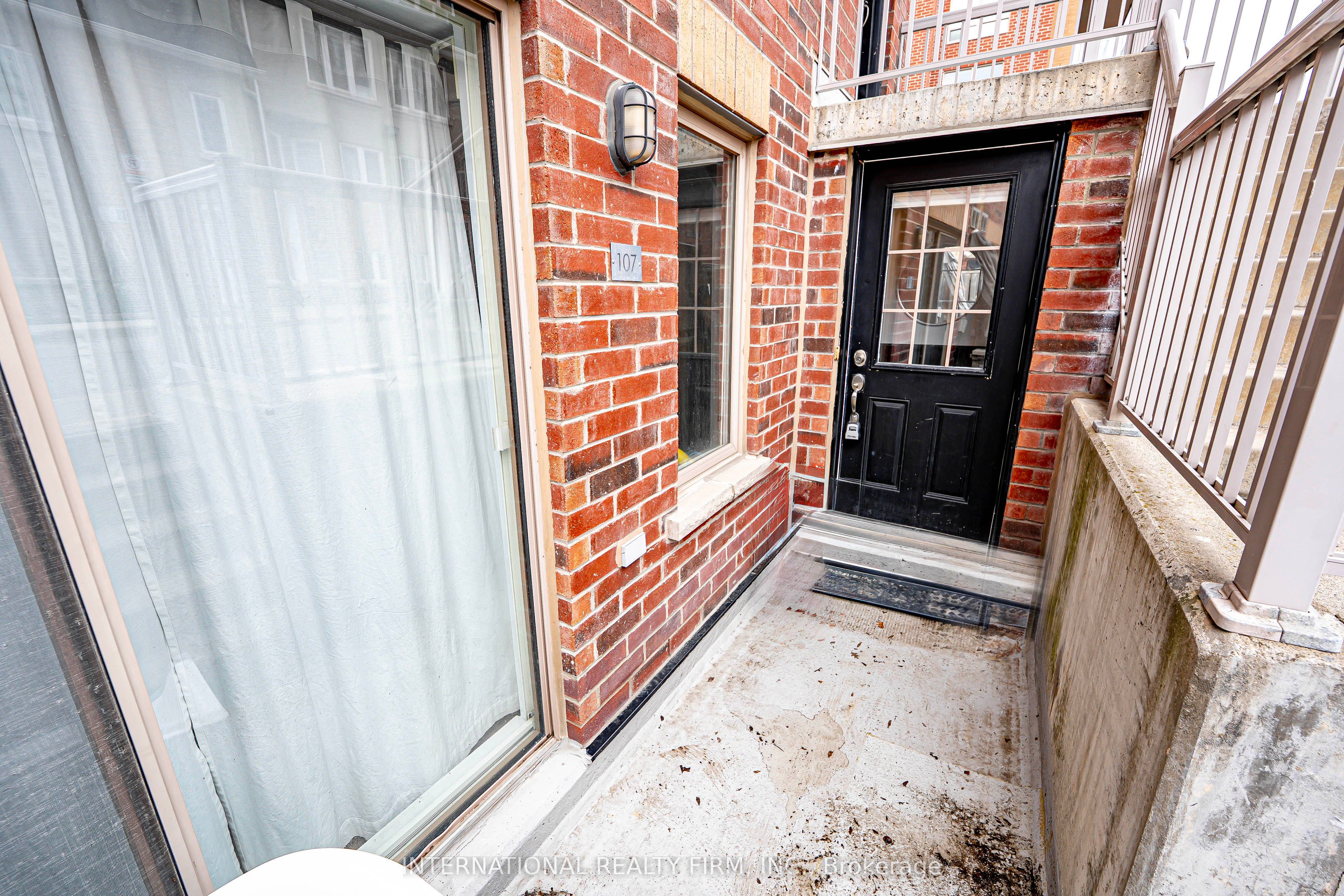 1 Ruttan Street, #TH 107