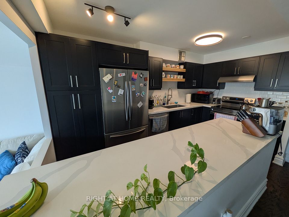 #202 - 240 Scarlett Road, Toronto, ON M6N 4X4
