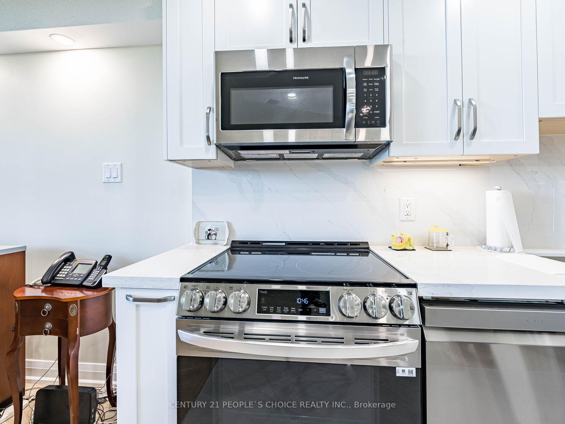 2 Bedrooms Condo at 451 The West Mall, Toronto For sale