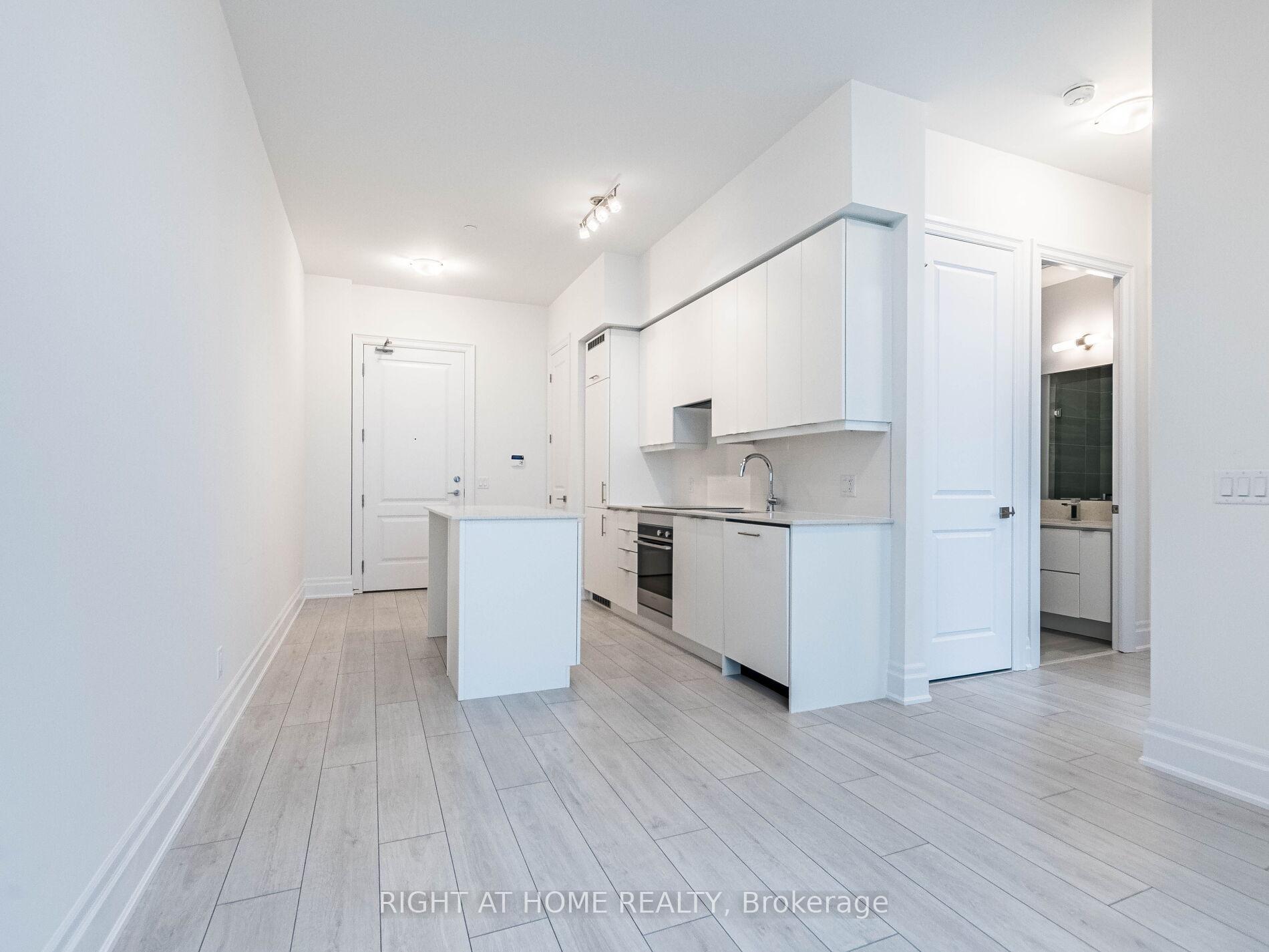 2 Bedrooms Condo at 30 Elm,  Mississauga For sale