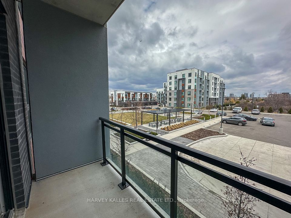 95 Dundas Street W 226