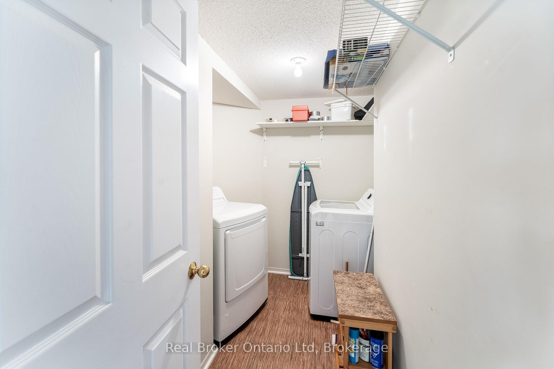 2 Bedrooms Condo at 10 Kenneth, Toronto For sale
