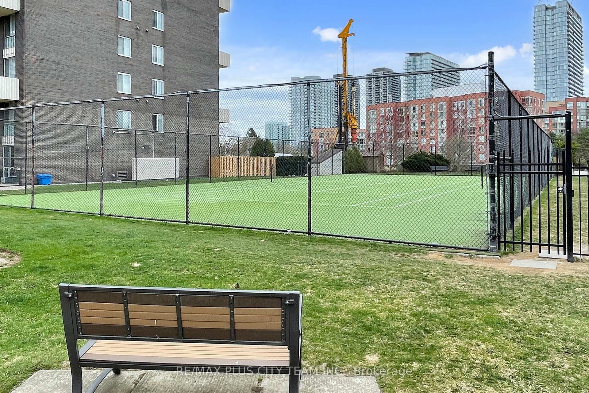 4 Bedrooms Condo at 35 Ormskirk, Toronto For sale