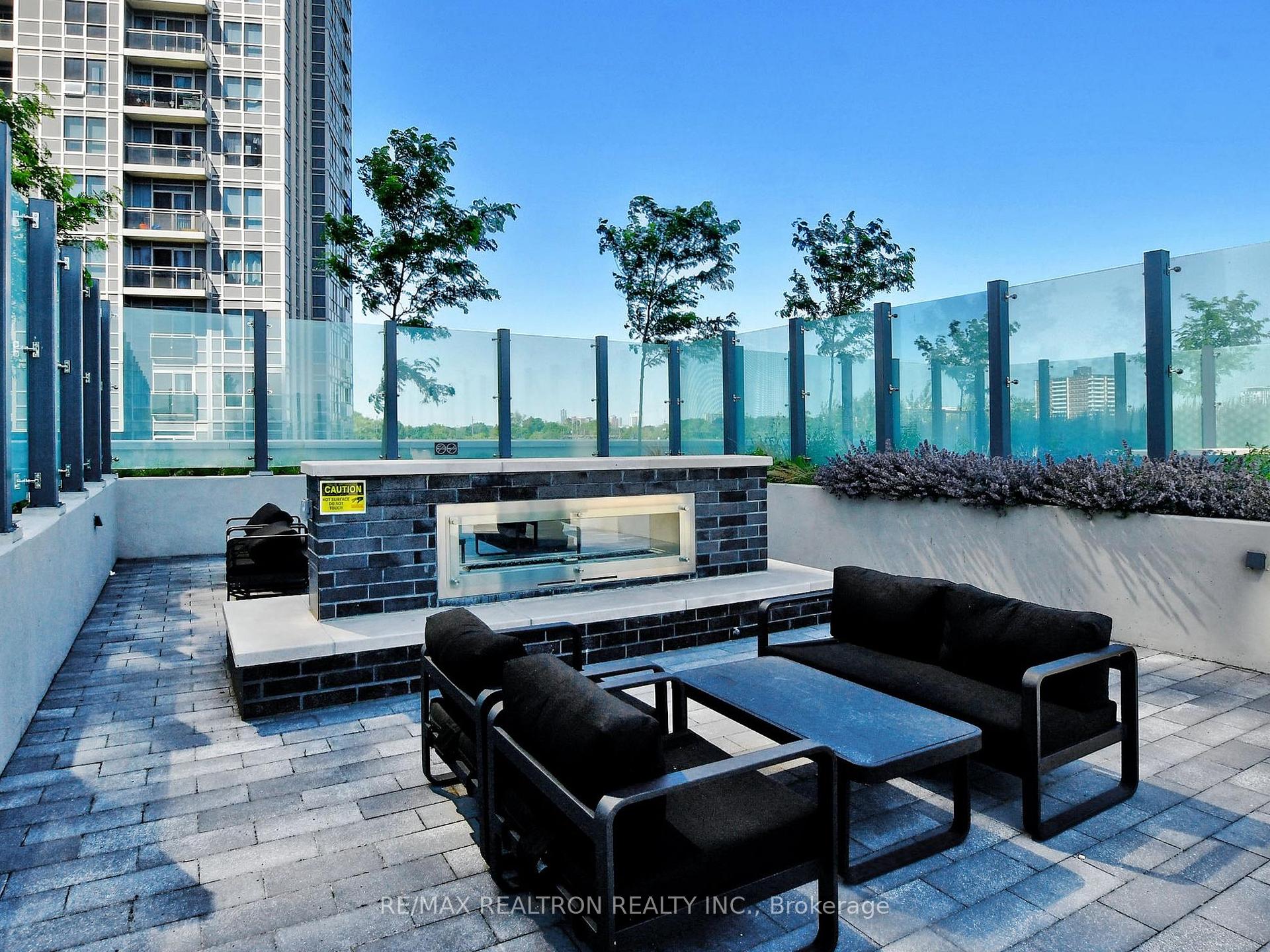 2 Bedrooms Condo at 225 Village Green, Toronto For sale