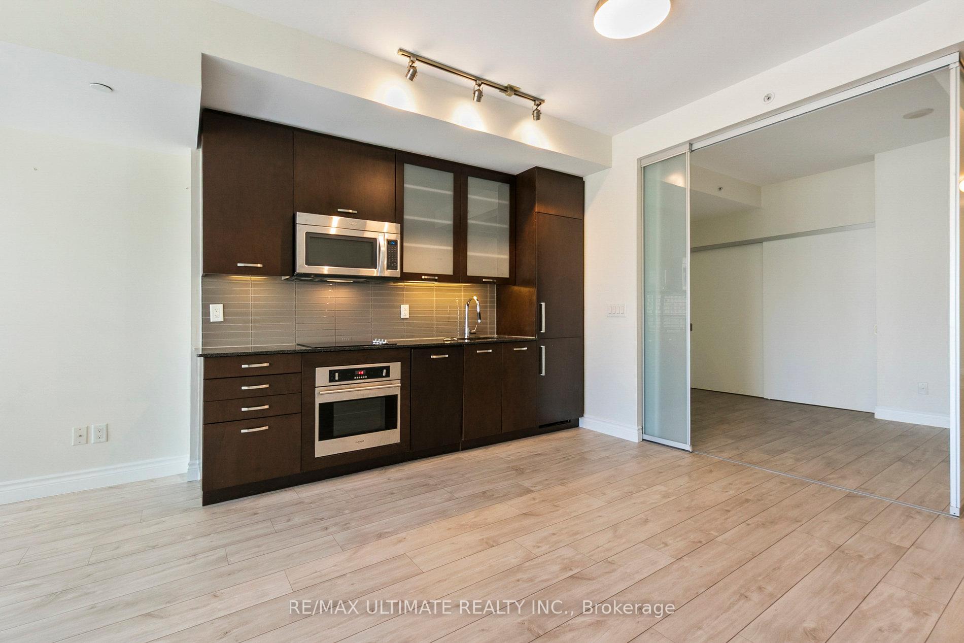 2 Bedrooms Condo at 210 Simcoe, Toronto For sale