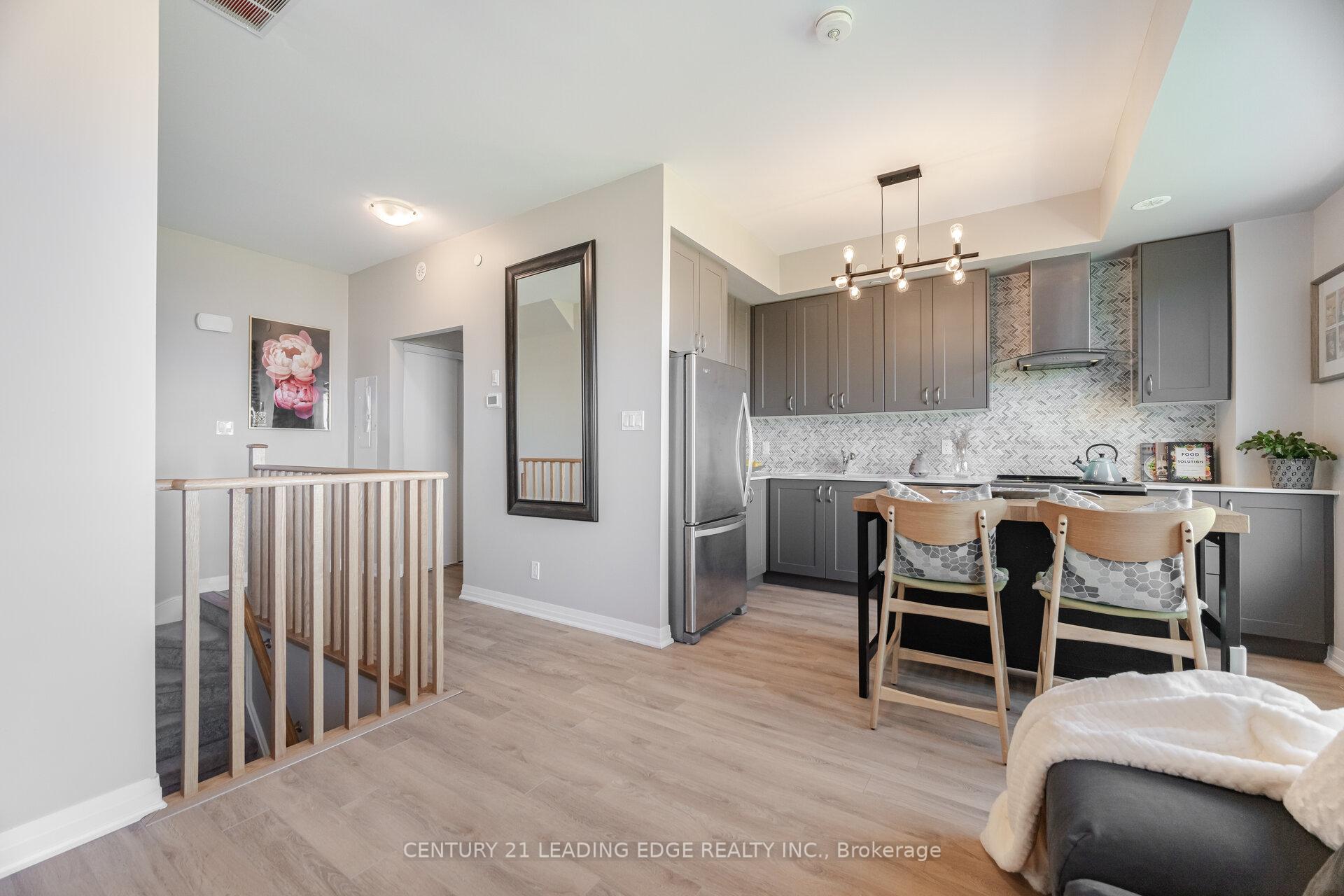 2 Bedrooms Condo at 650 Atwater, Mississauga For sale