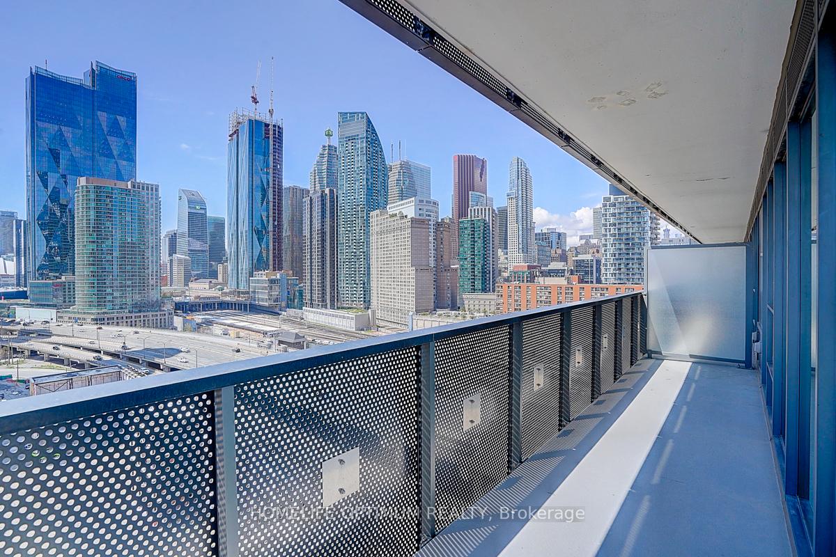 3 Bedrooms Condo at 55 Cooper, Toronto For sale