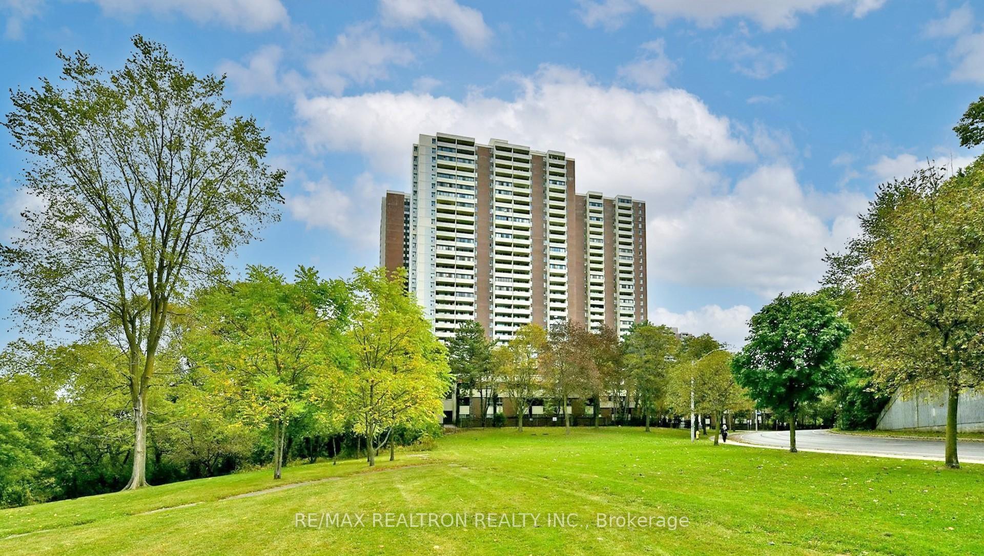 2 Bedrooms Condo at 5 Massey, Toronto For sale
