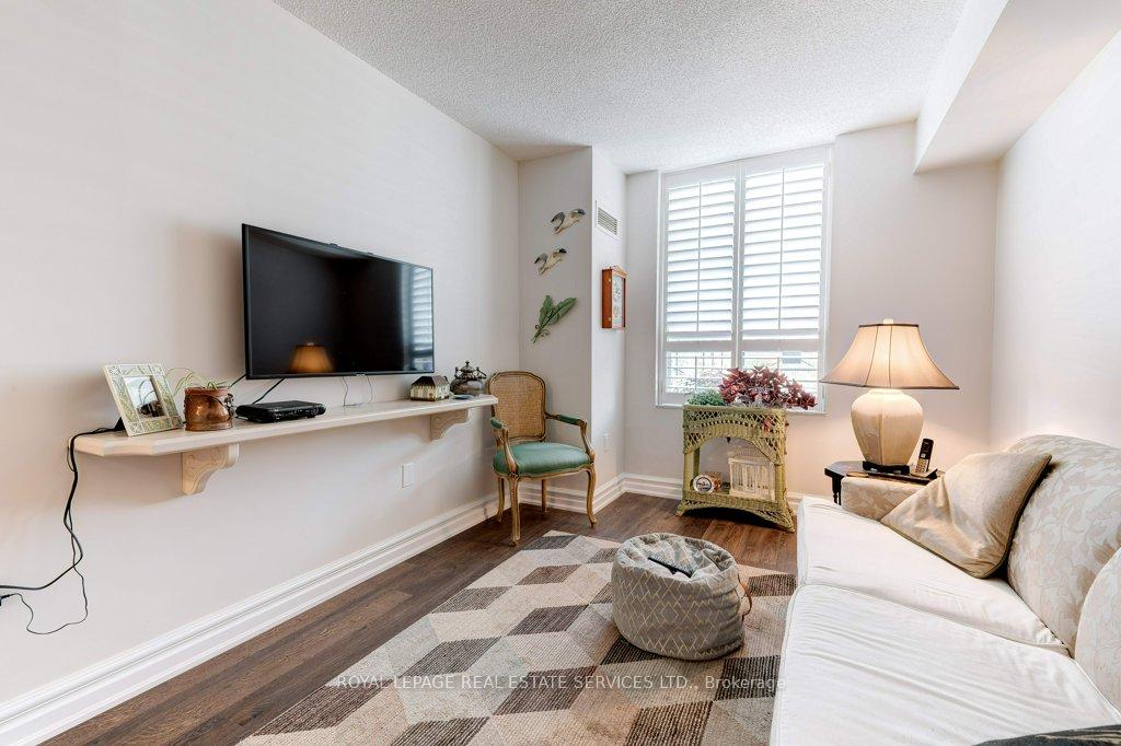 2 Bedrooms Condo at 221 Robinson,  Oakville For sale