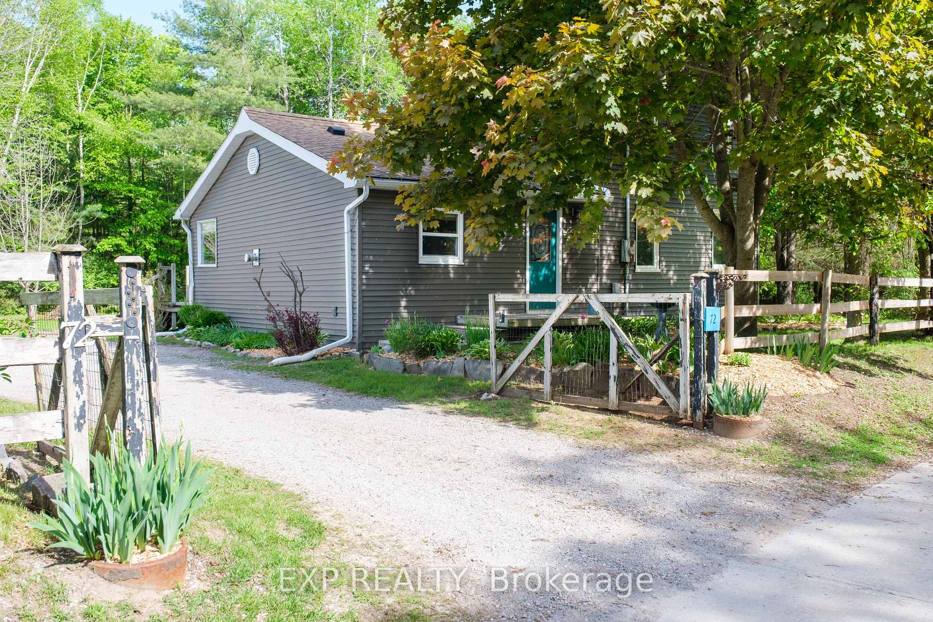 72 Station Road, Georgina, ON L0E 1N0