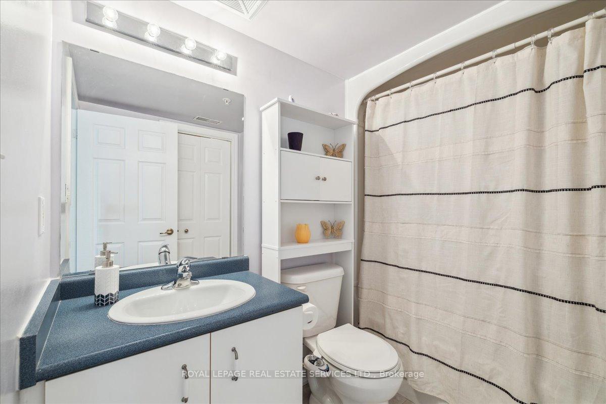 2 Bedrooms Condo at 1441 Walkers, Burlington For sale