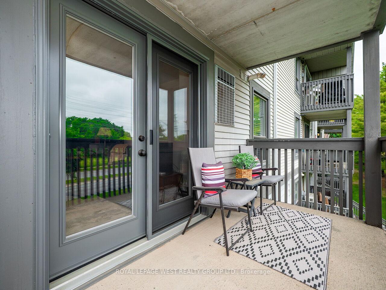 2 Bedrooms Condo at 2020 Cleaver, Burlington For sale