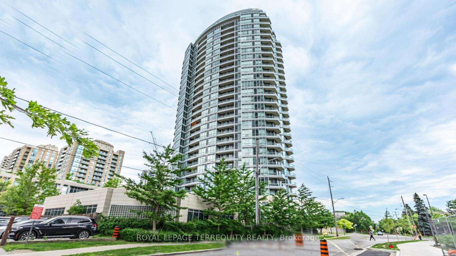 1 Bedroom Condo at 18 Holmes,  Toronto For sale