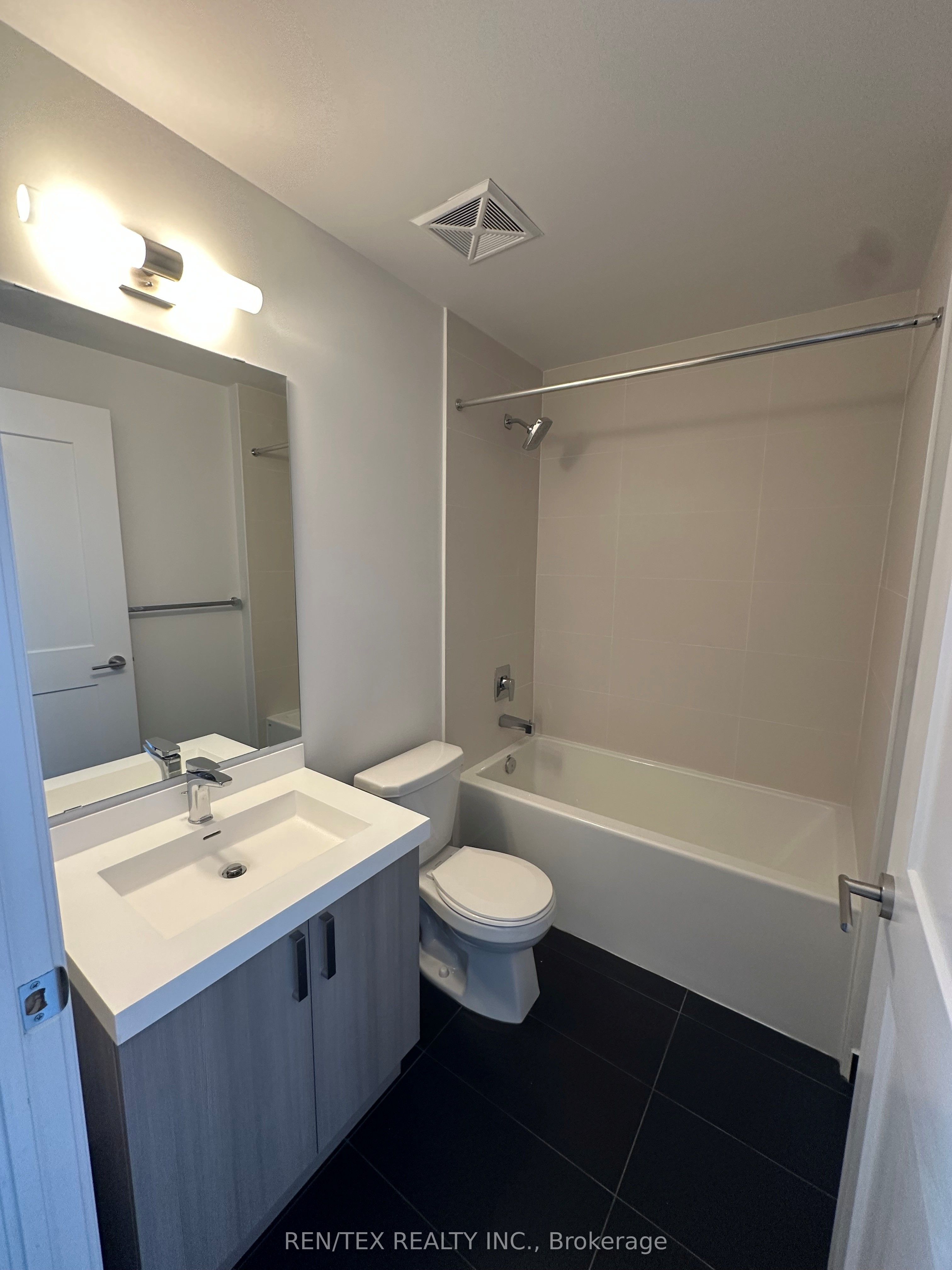 7895 Jane Street, #903