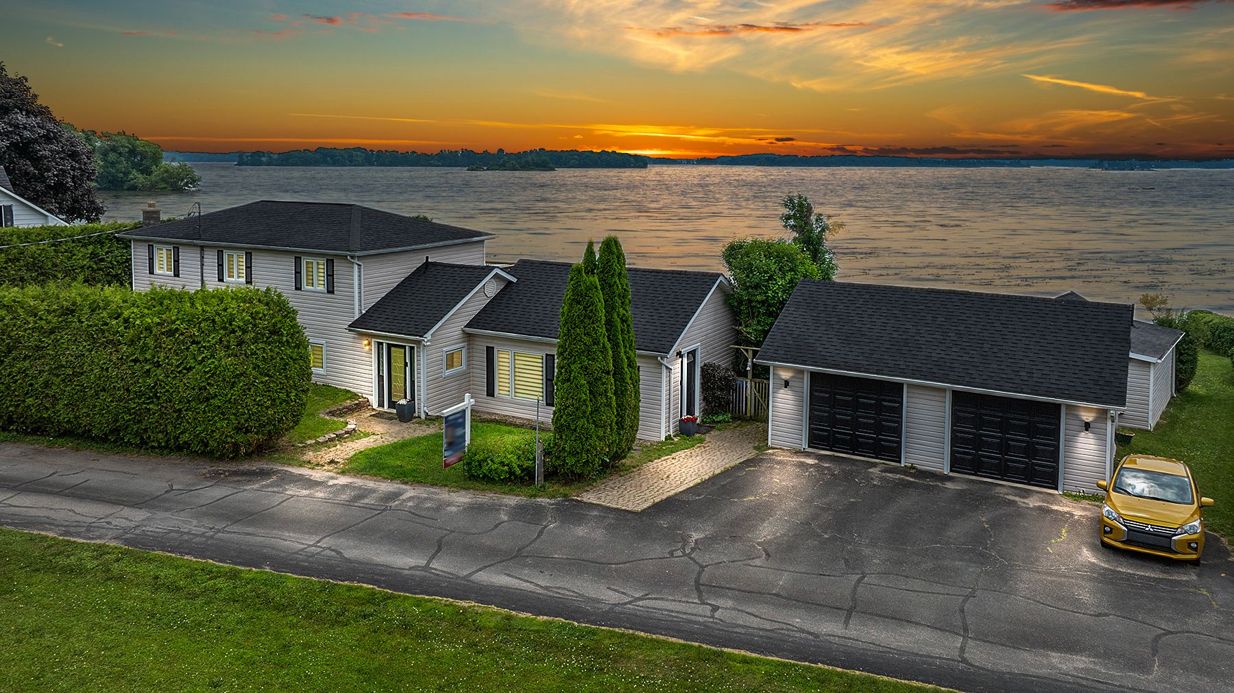 25 Grays Lane Gananoque Ontario K7G 2V4