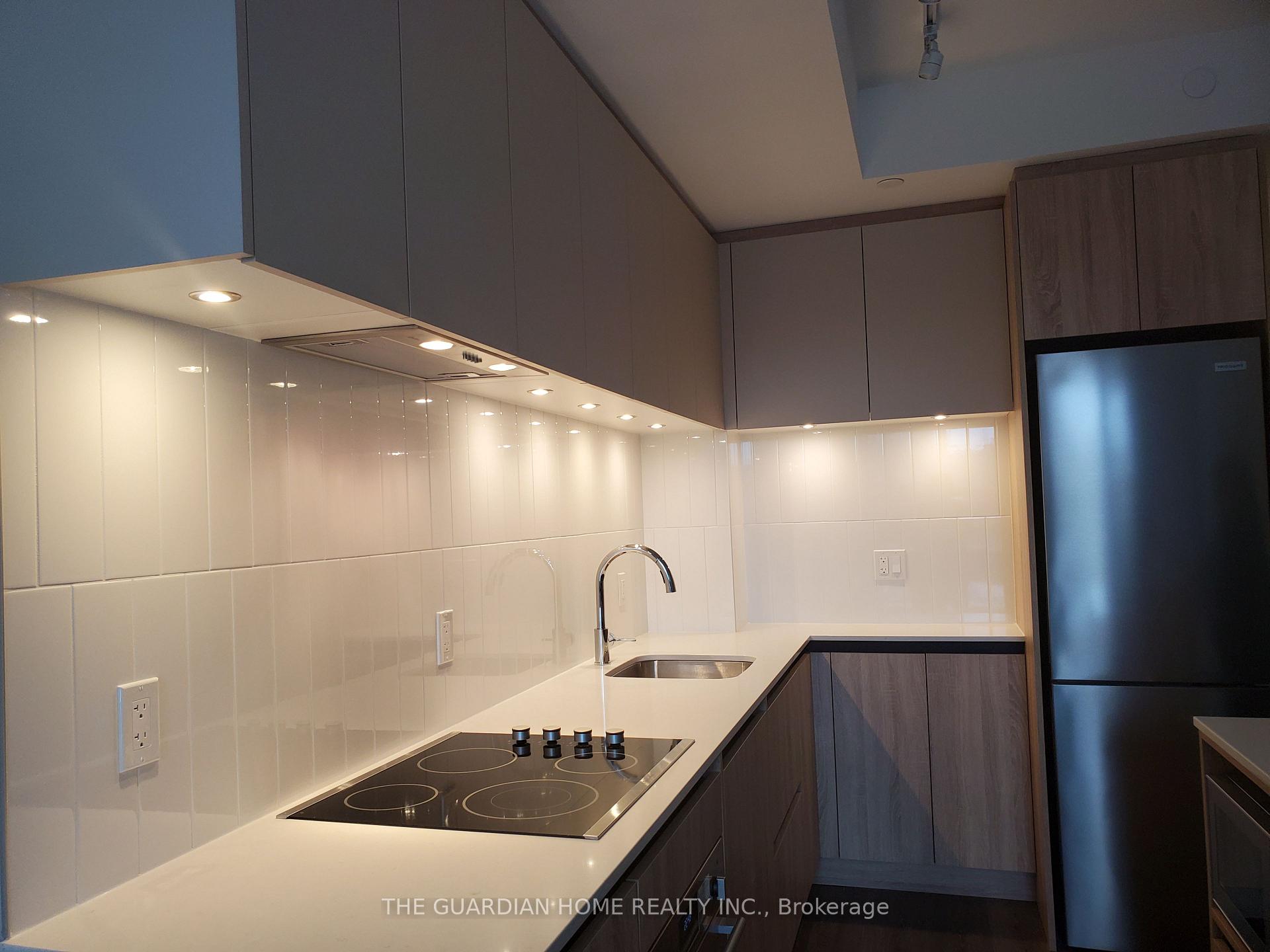2 Bedrooms Condo at 7950 Bathurst, Vaughan For sale