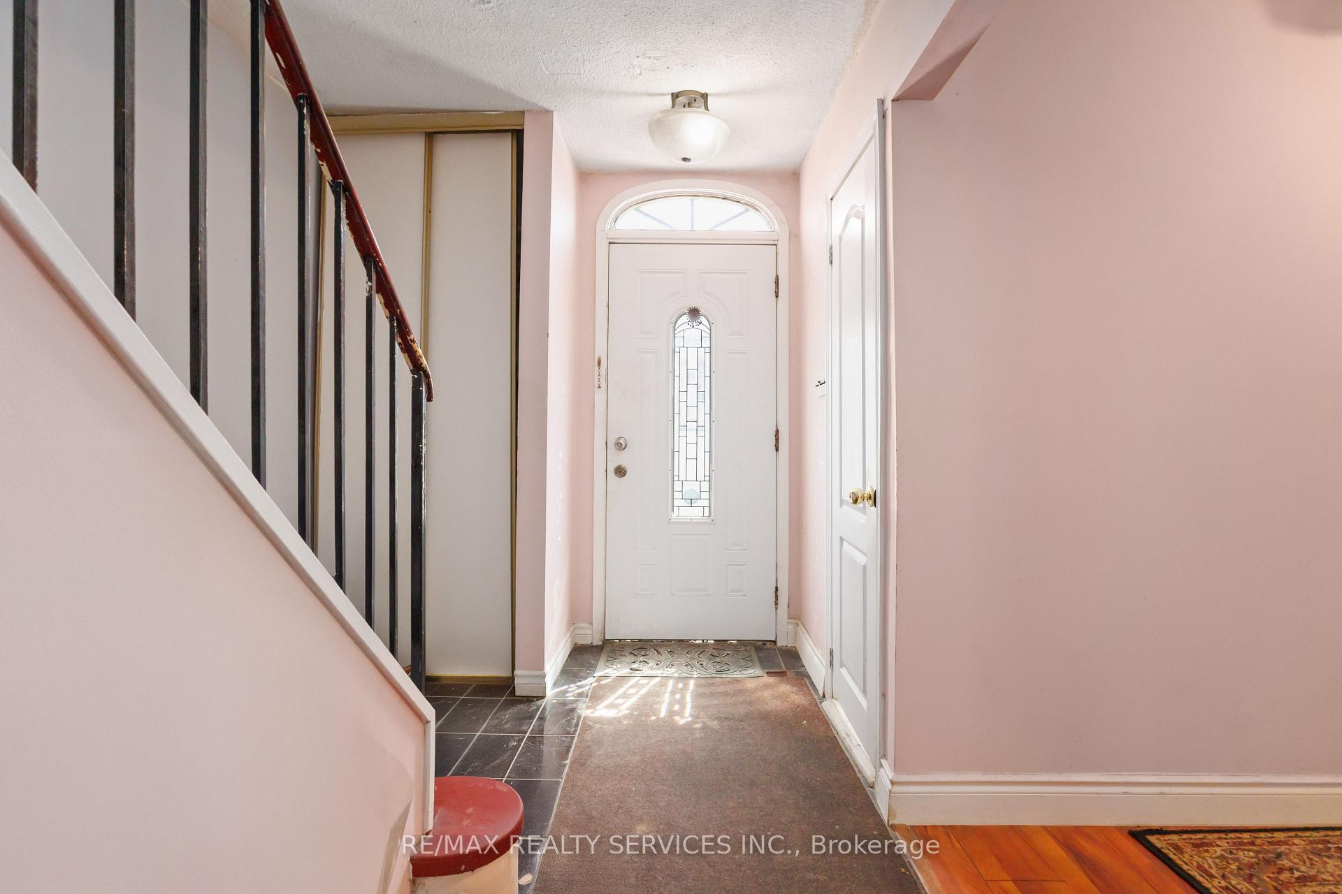 5 Bedrooms Condo at 2075 Warden,  Toronto For sale