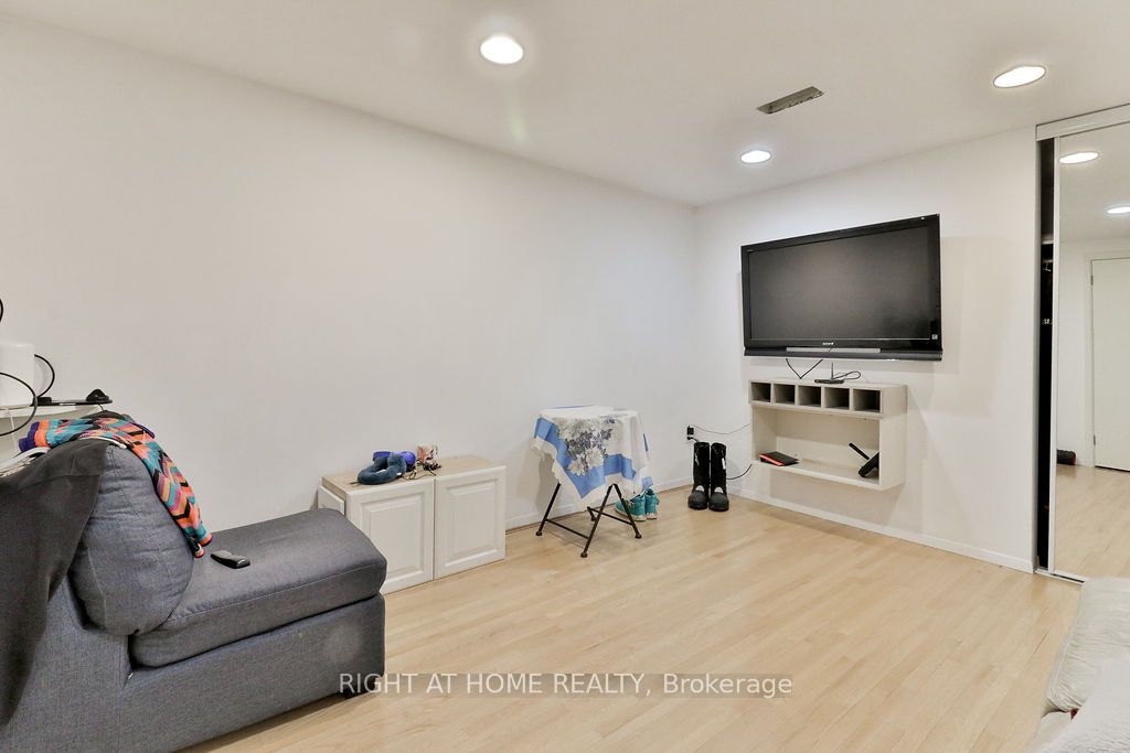 2765 Bushland Crescent
