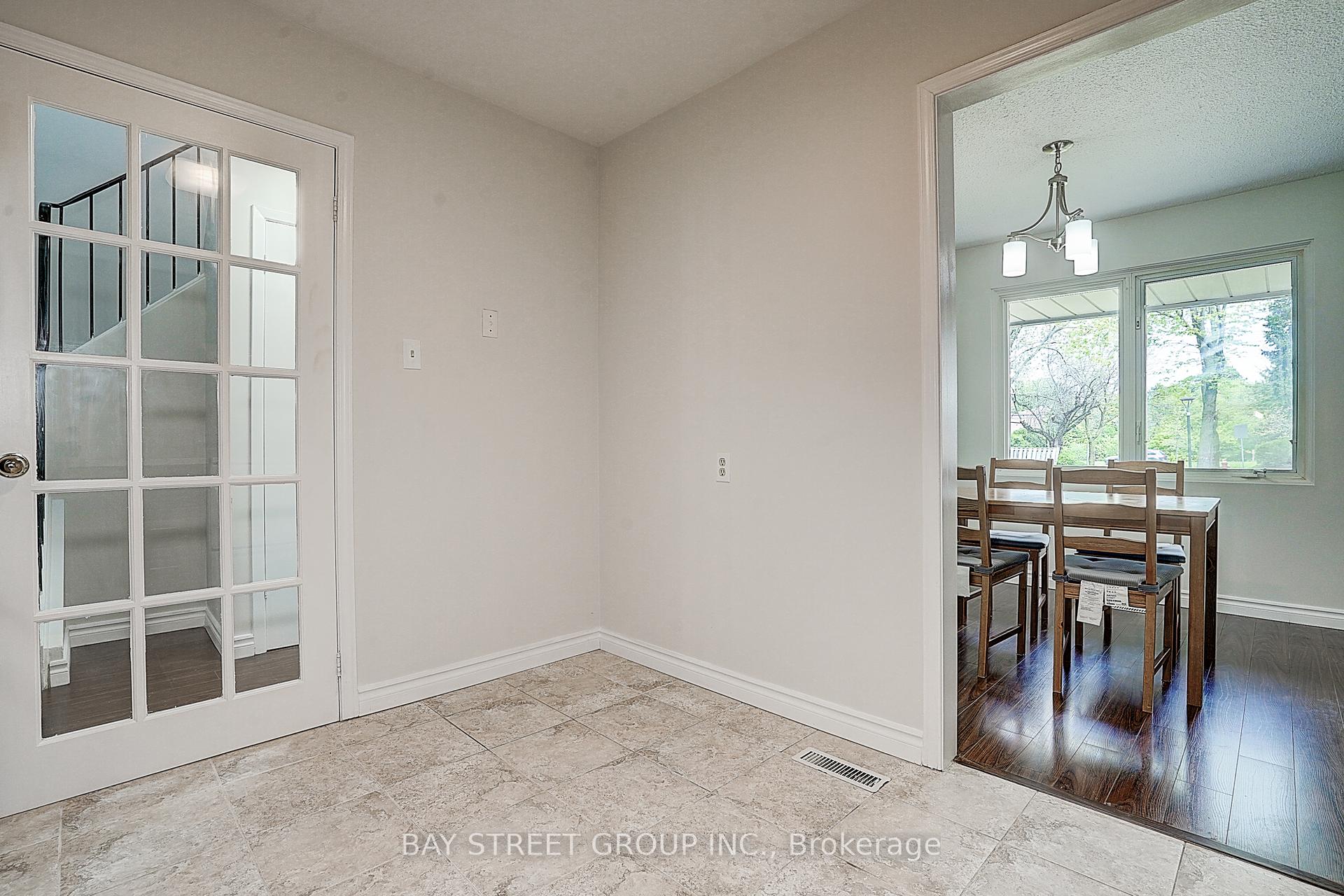 4 Bedrooms Condo at 270 Timberbank, Toronto For sale