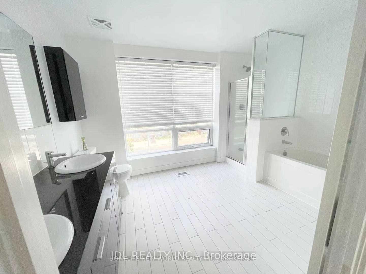 3 Bedrooms Condo at 25 Singer, Toronto For sale