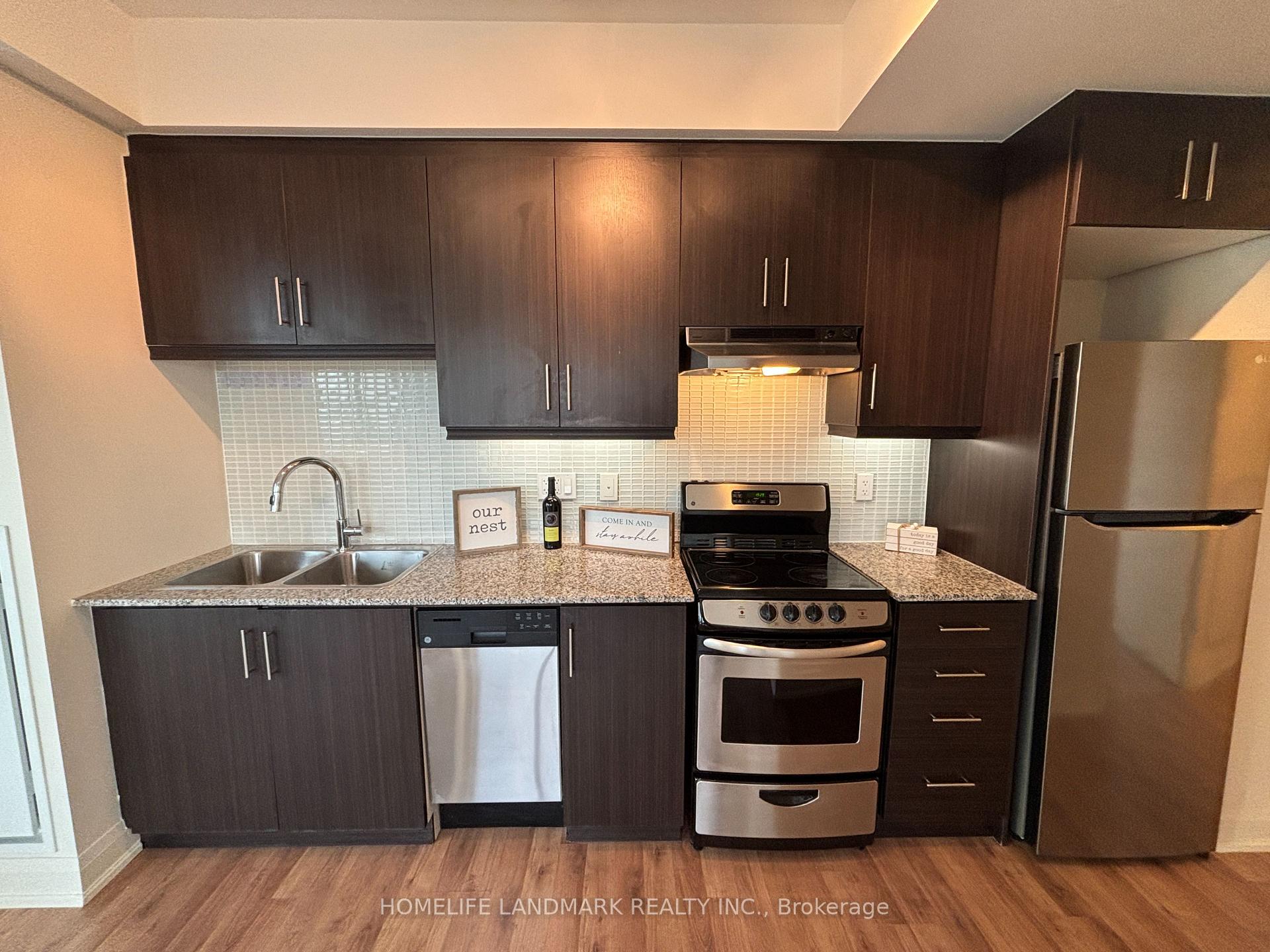 2 Bedrooms Condo at 68 Canterbury,  Toronto For sale