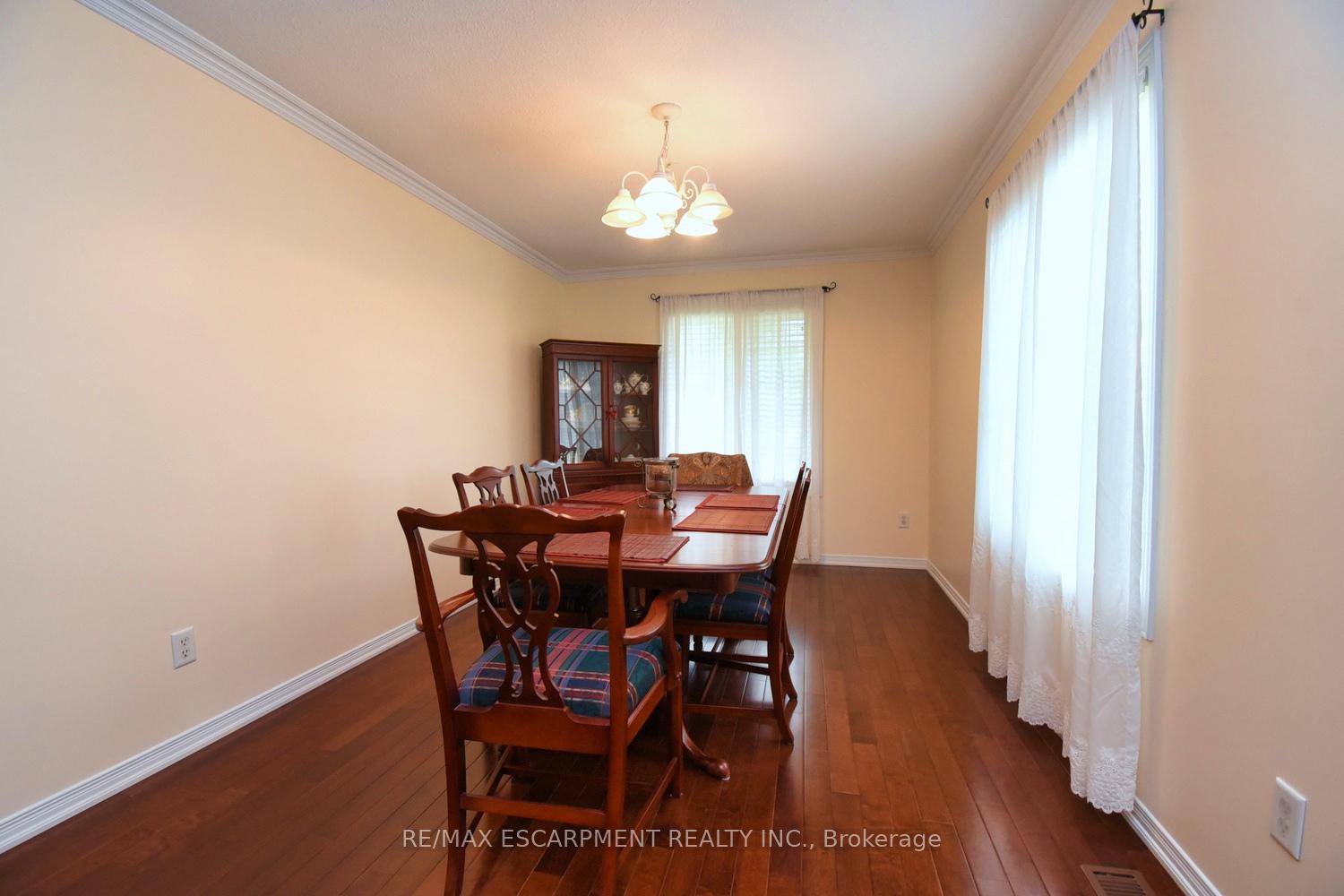 3 Bedrooms Condo at 7 Southside, Hamilton For sale