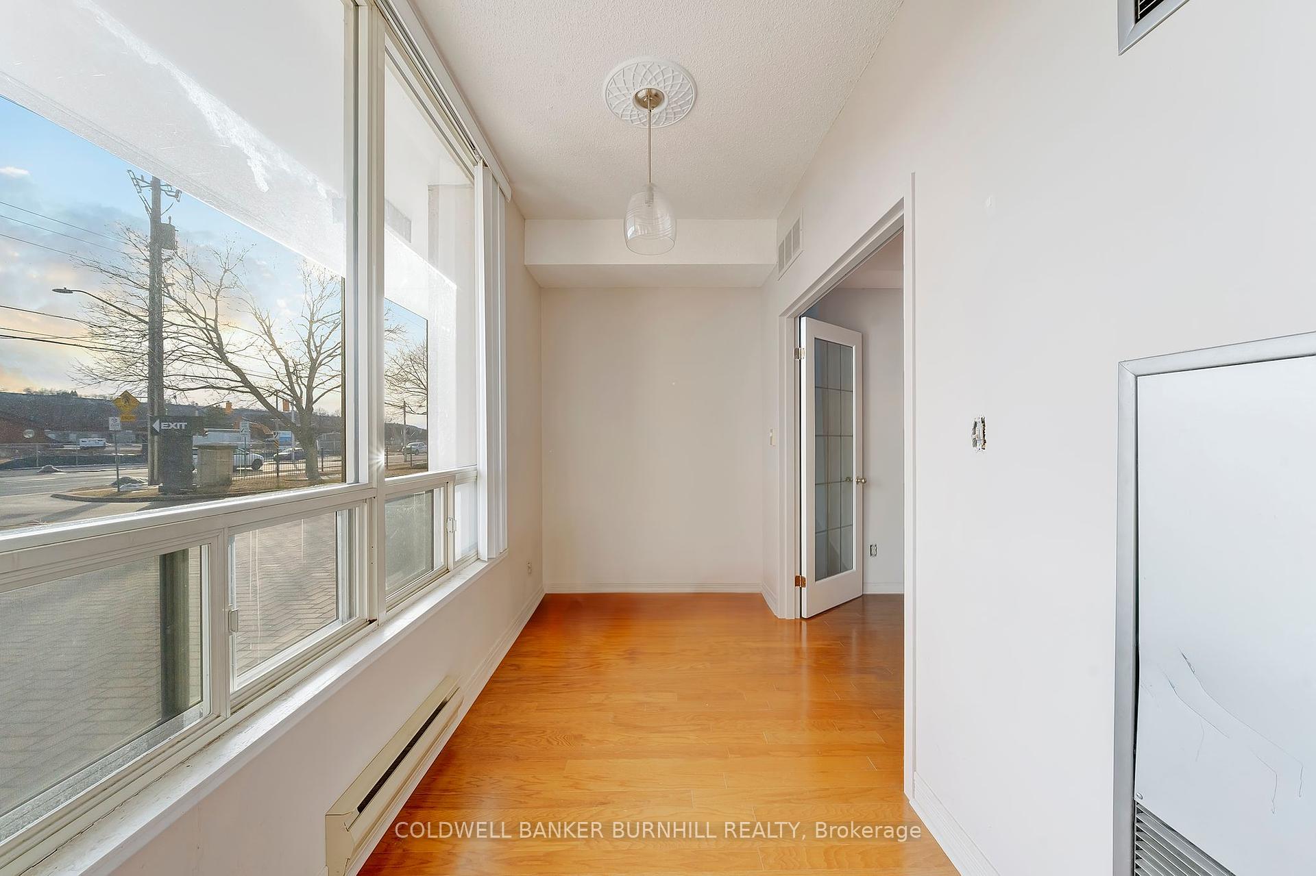 3 Bedrooms Condo at 495 Highway 8,  Hamilton For sale