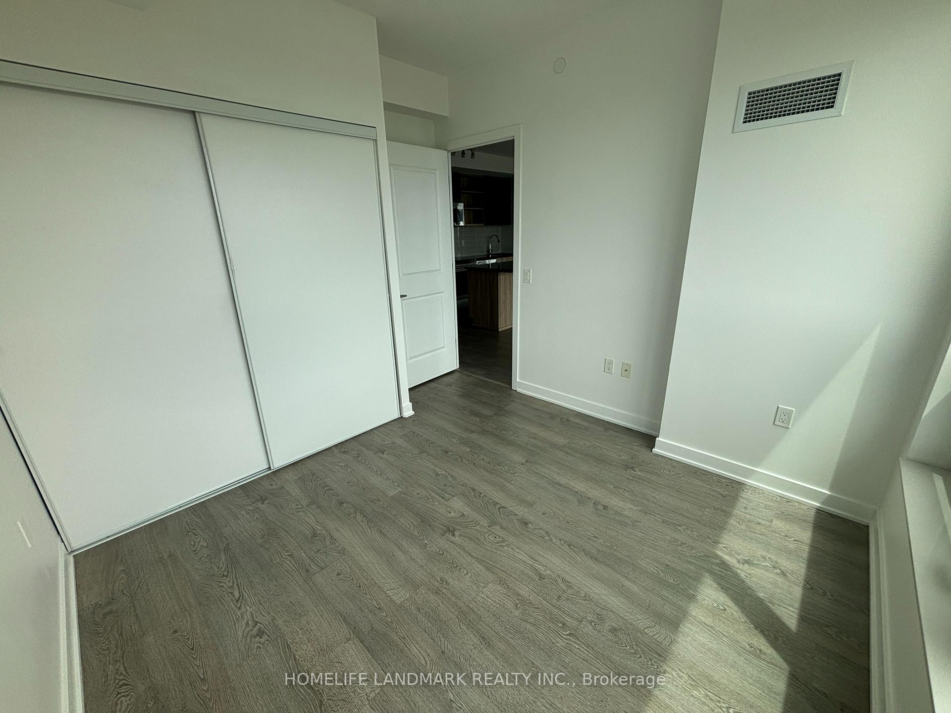 3 Bedrooms Condo at 4677 Glen Erin, Mississauga For sale