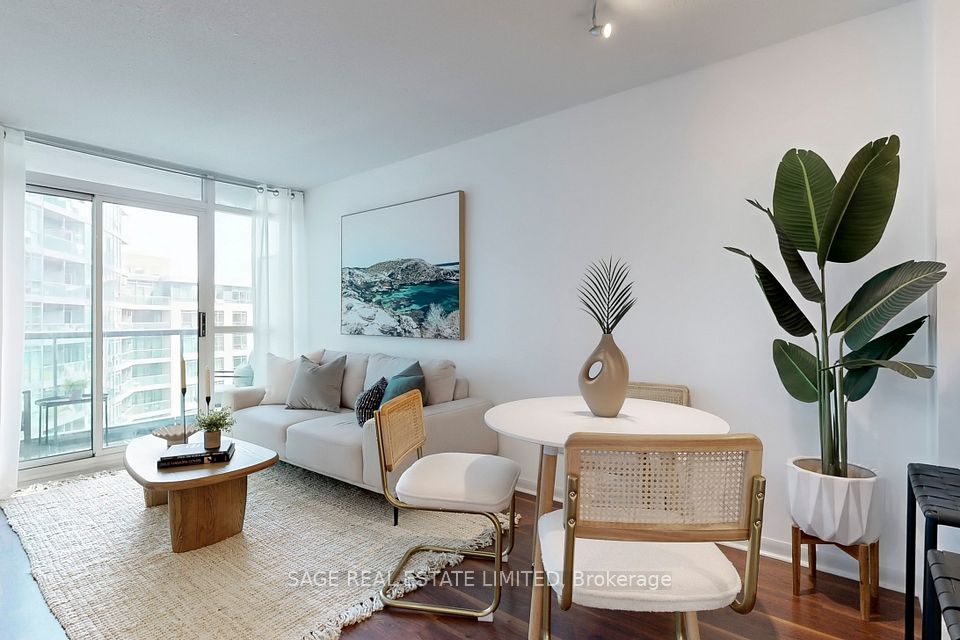 219 Fort York Boulevard