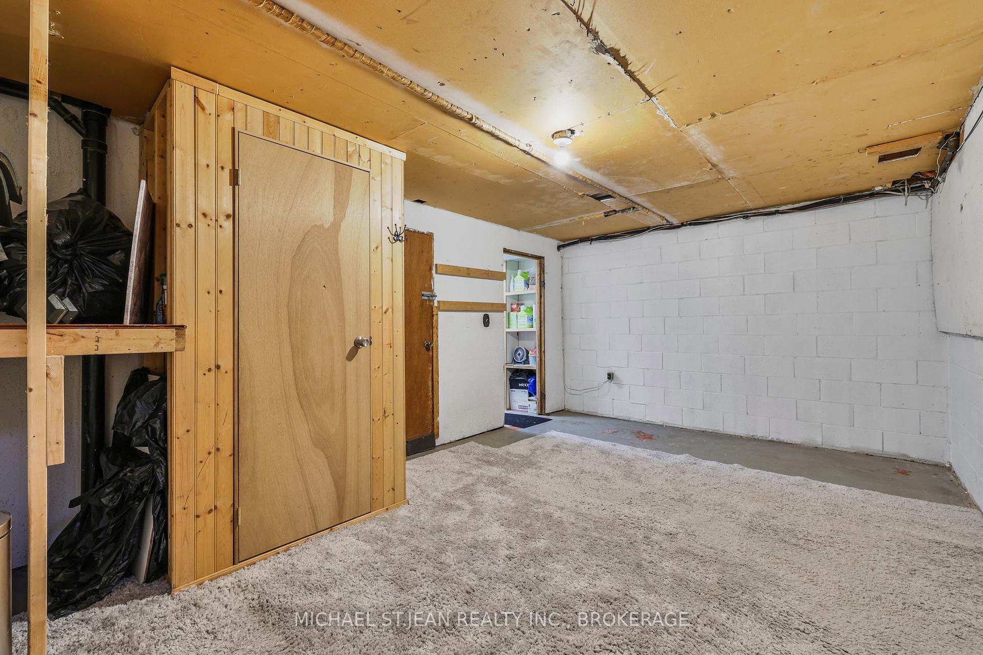 3 Bedrooms Condo at 1115 Paramount,  Hamilton For sale