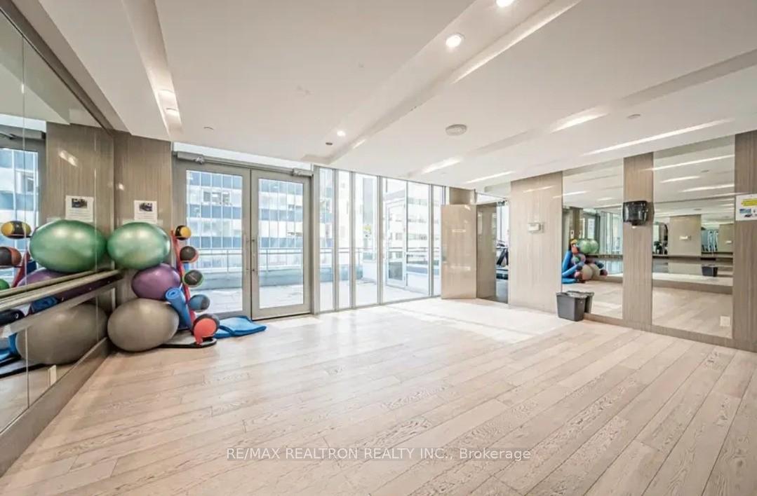 2 Bedrooms Condo at 89 Dunfield, Toronto For sale
