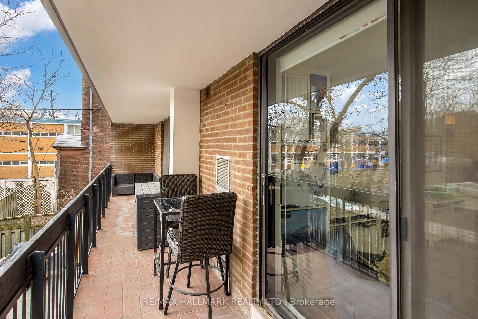 2 Bedrooms Condo at 212 St George, Toronto For sale