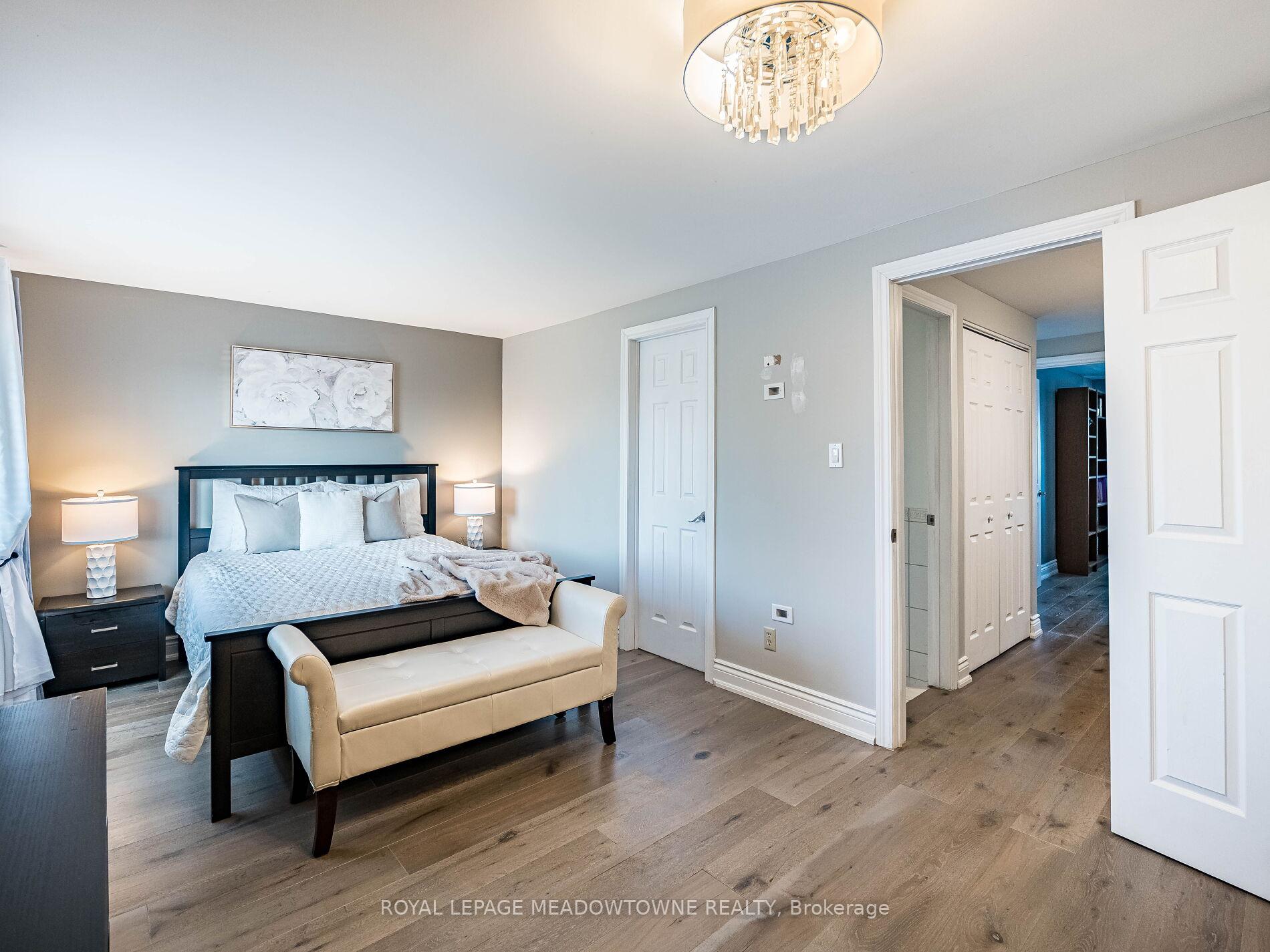 3 Bedrooms Condo at 6780 Formentera, Mississauga For sale