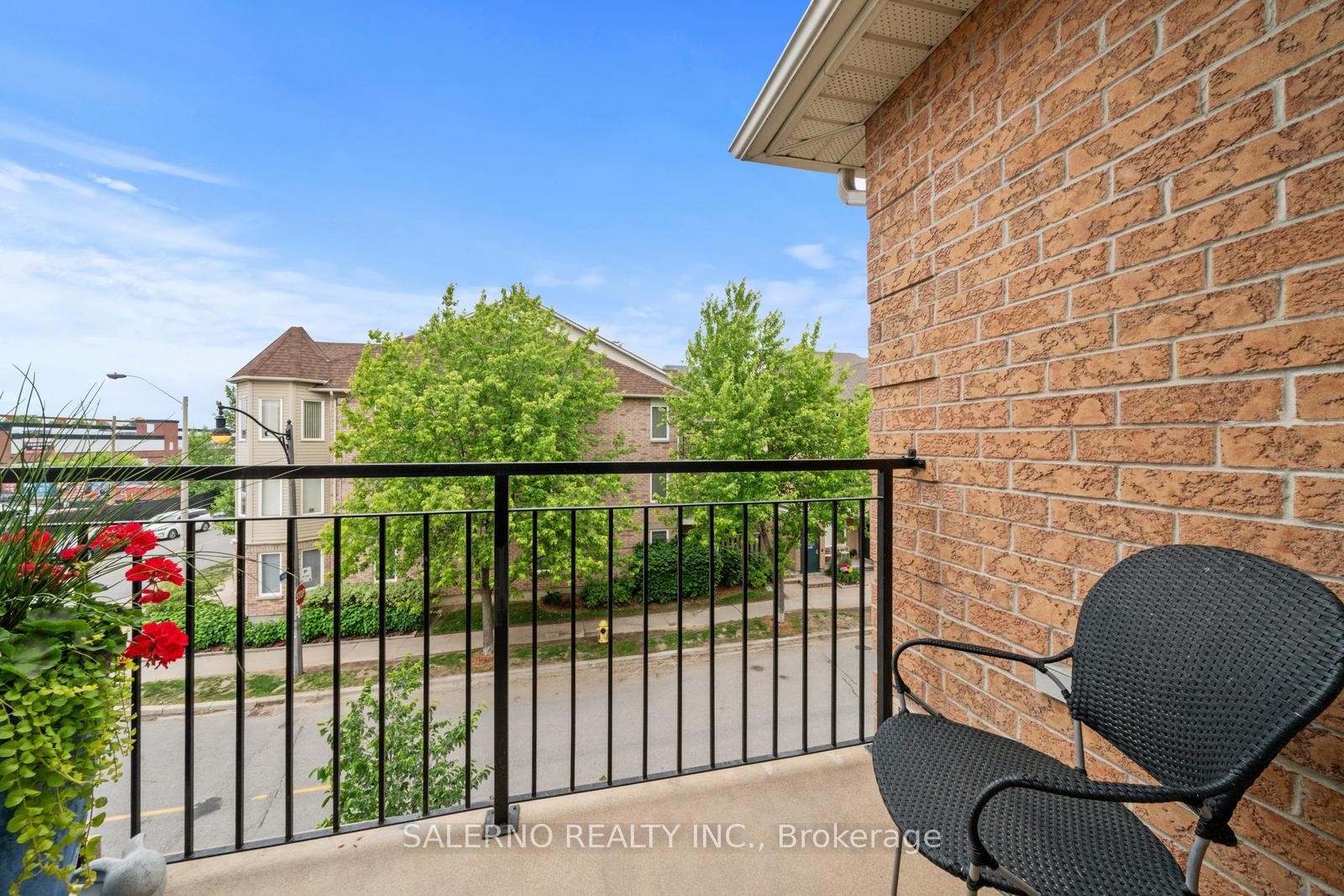 3 Bedrooms Condo at 128 Aerodrome, Toronto For sale