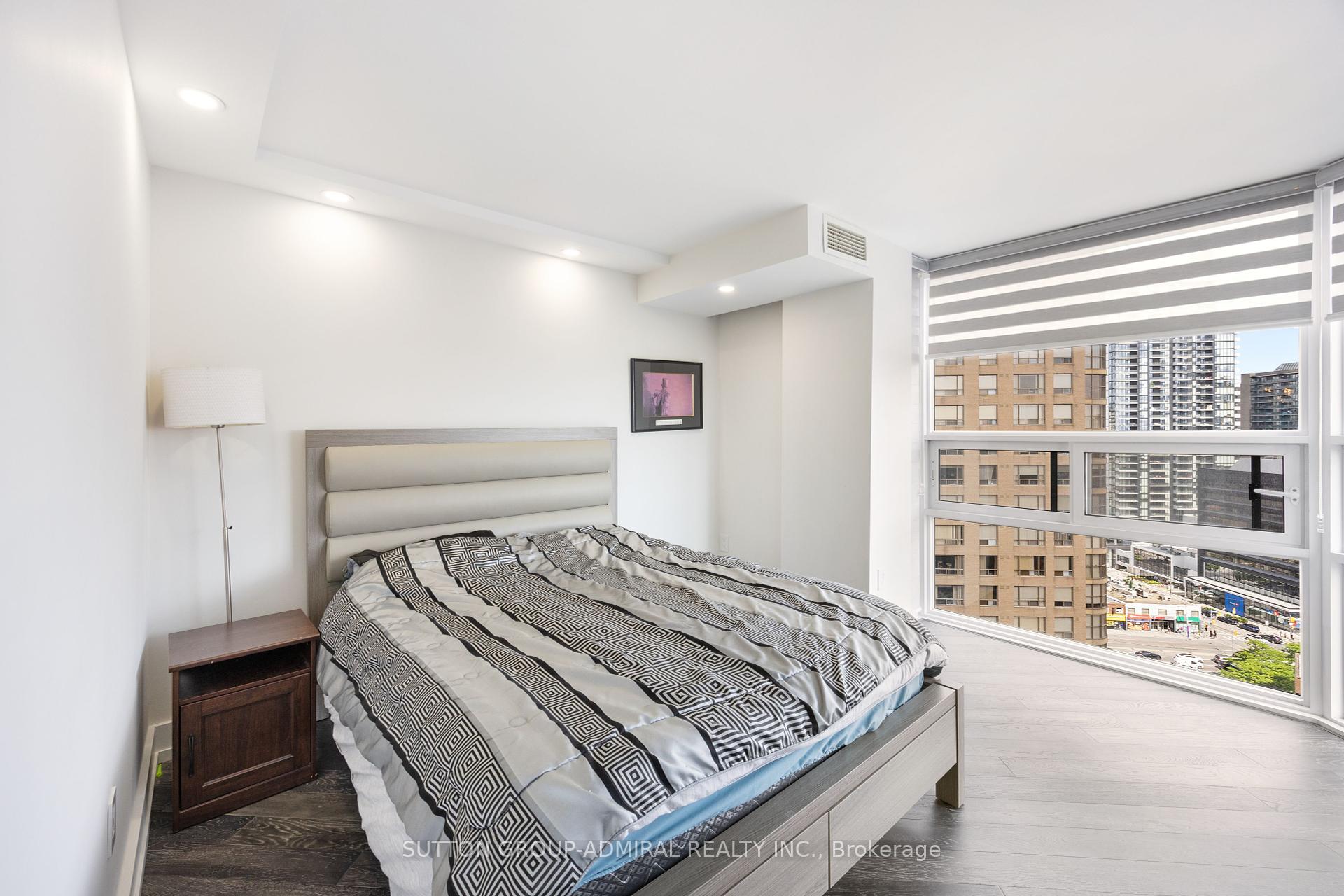 2 Bedrooms Condo at 131 Beecroft, Toronto For sale